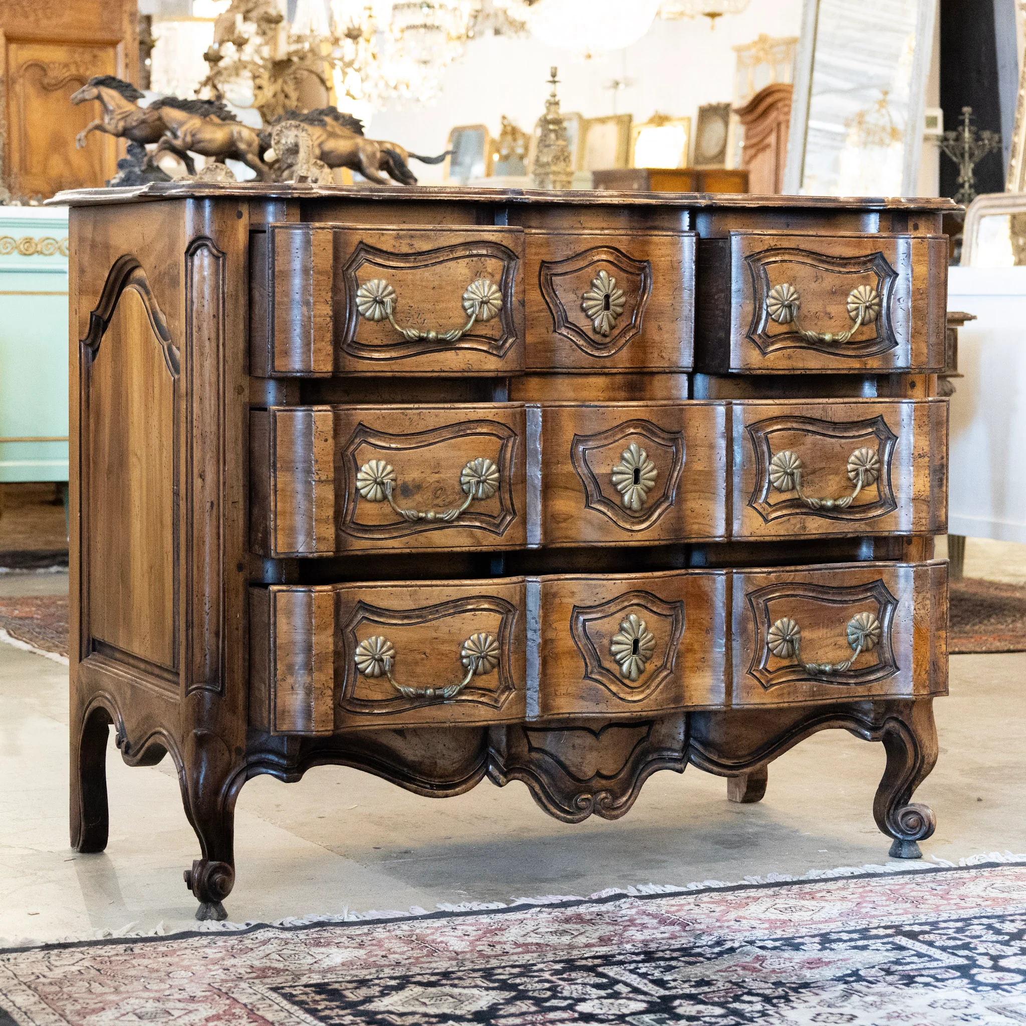 18th Century Four Drawer Chest – Carved Serpentine Front - Image 3