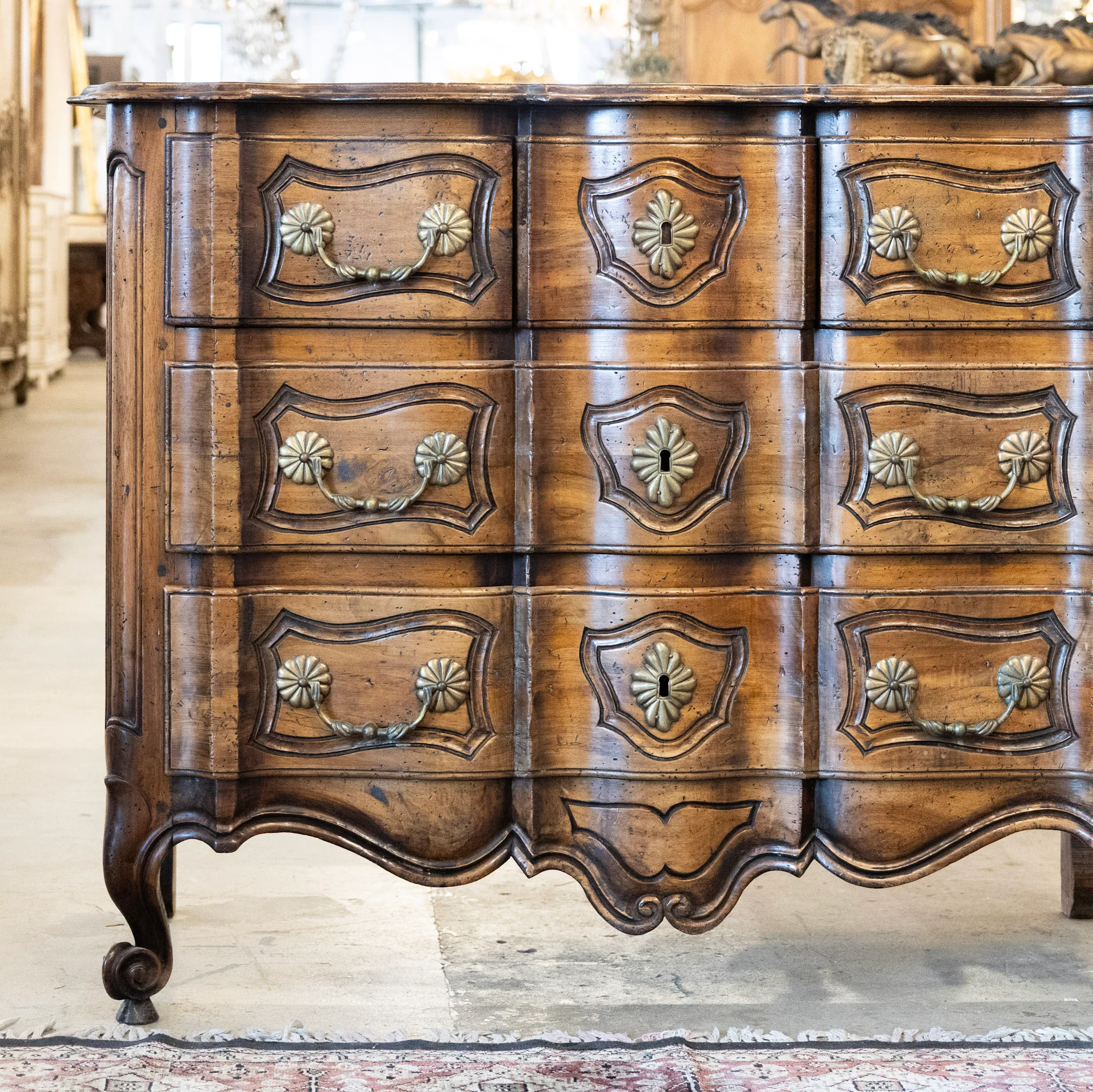 18th Century Four Drawer Chest – Carved Serpentine Front - Image 4
