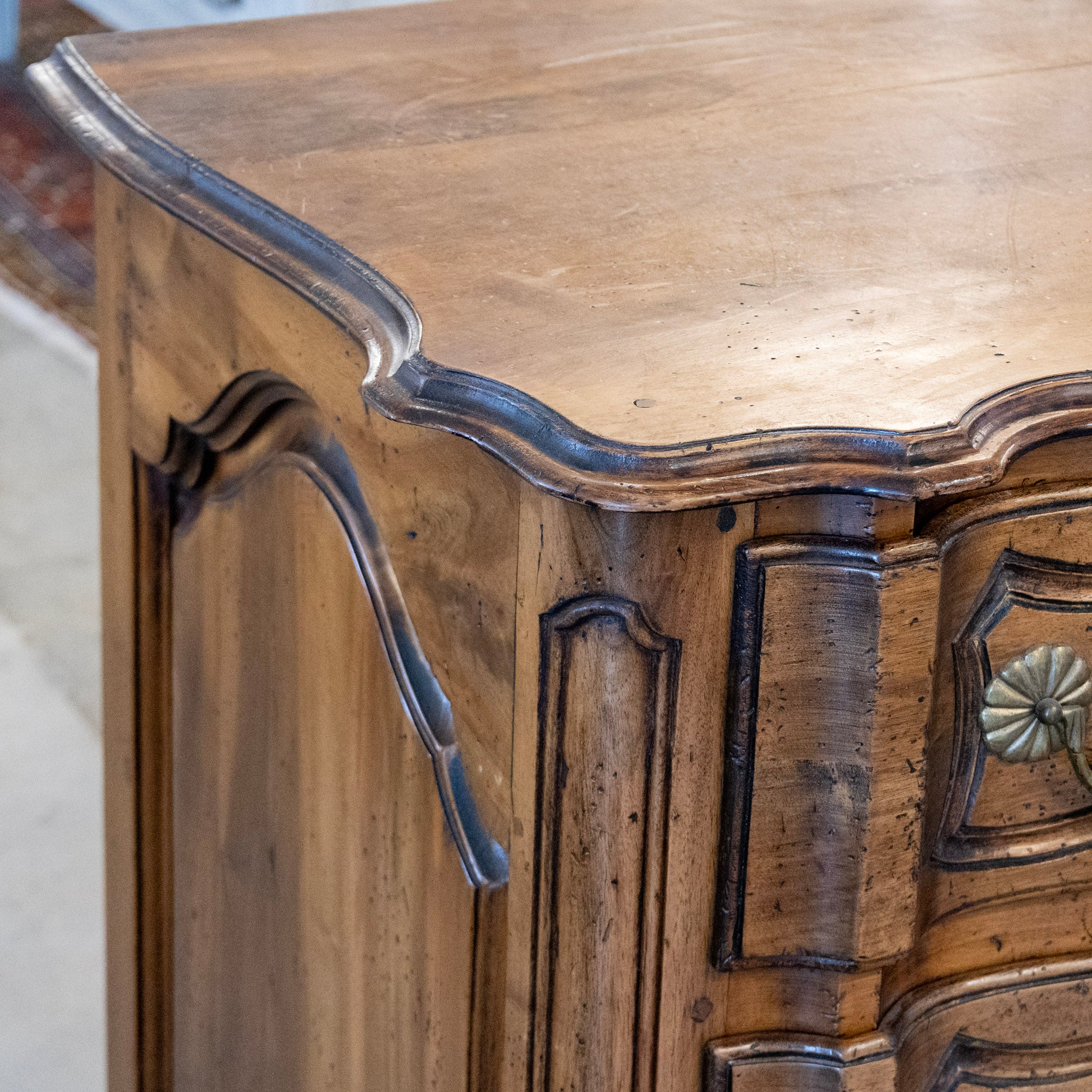 18th Century Four Drawer Chest – Carved Serpentine Front - Image 8