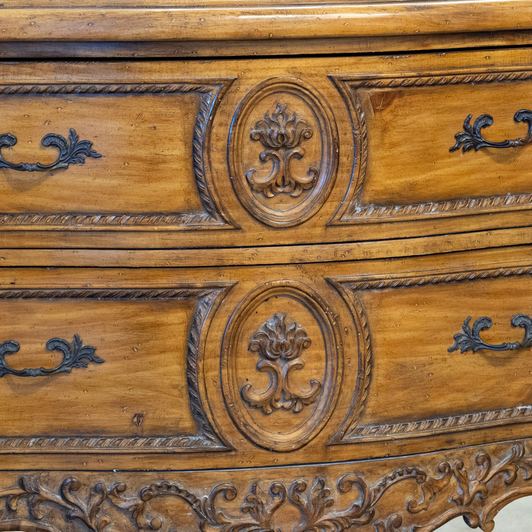 18th Century Louis XV Chest – Ornate Rocaille Carvings - Image 5