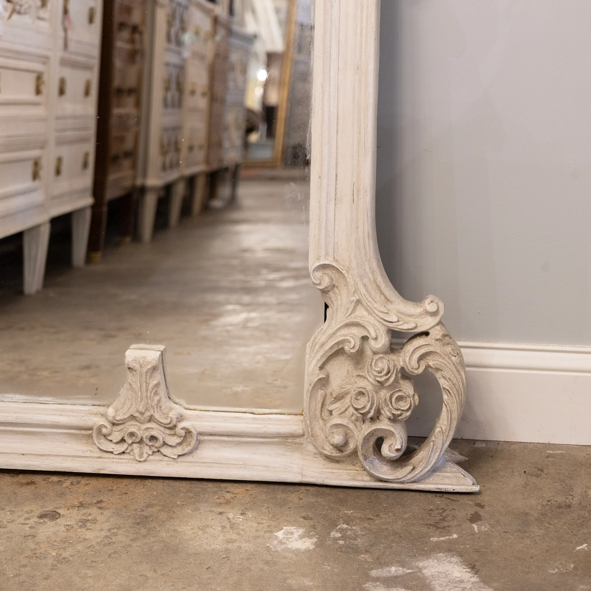 Louis XV Trumeau Mirror – Intricate Wreath Carvings in Antique White - Image 6