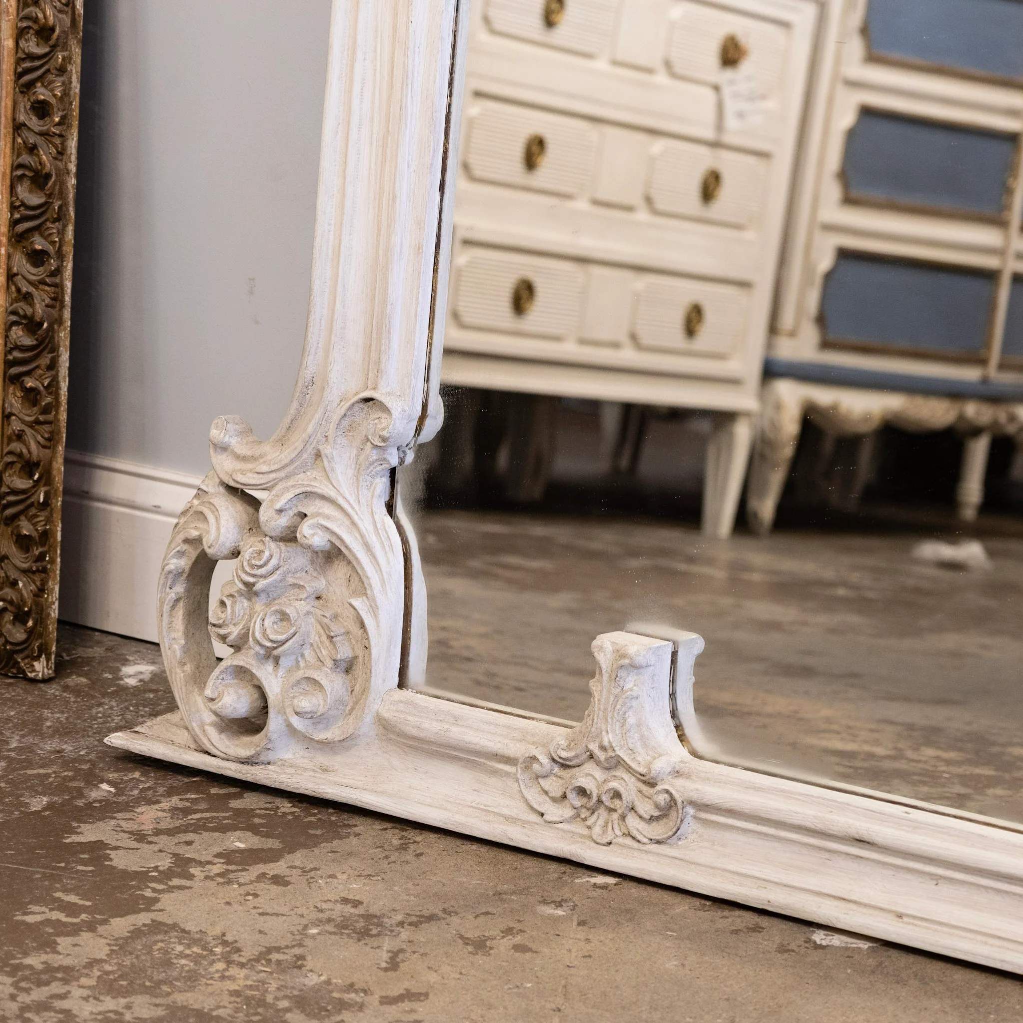 Louis XV Trumeau Mirror – Intricate Wreath Carvings in Antique White - Image 7