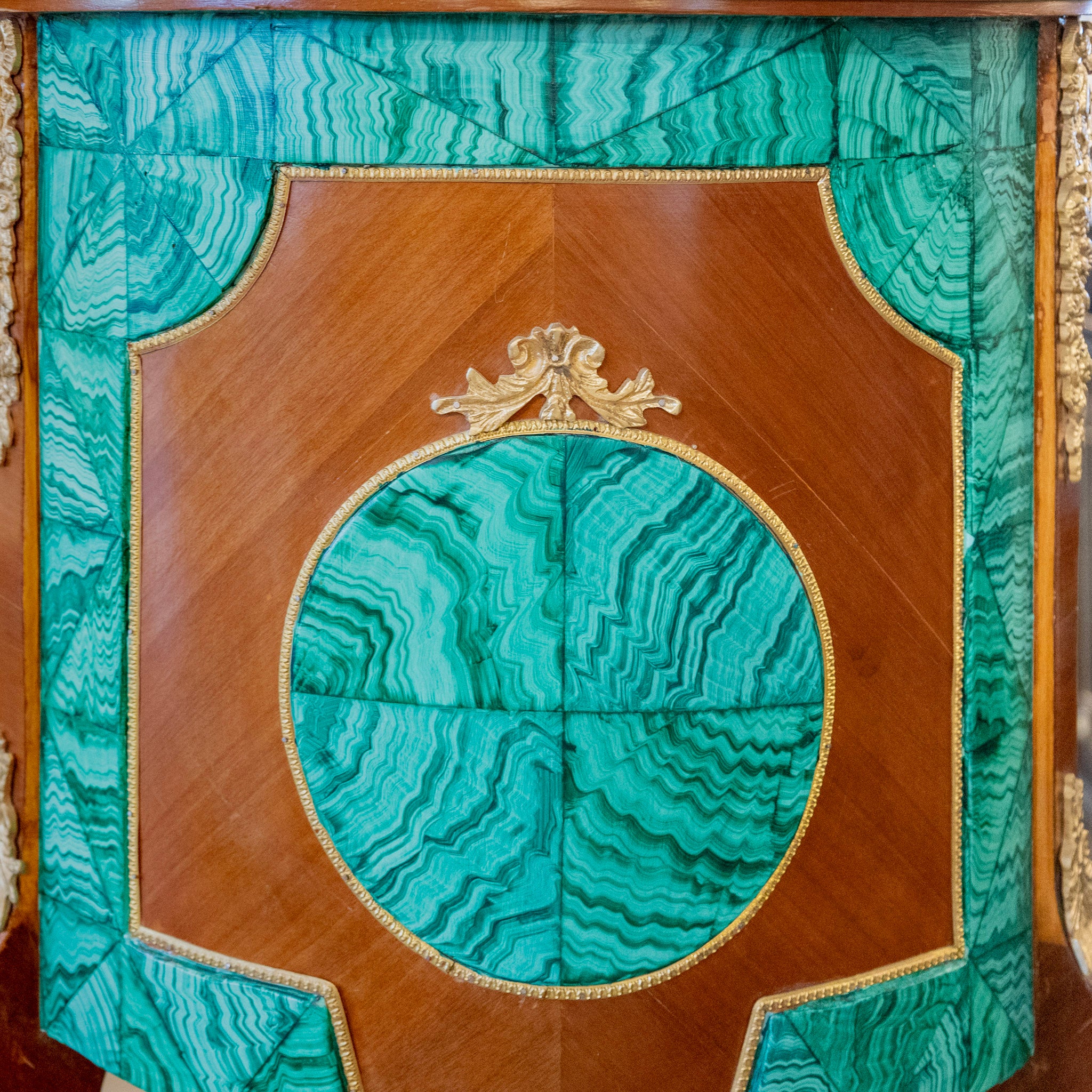 Ornate French Malachite Inlay Pedestal Plant Stand – Gilded Bronze Mounts & Black Marble Top - Image 4