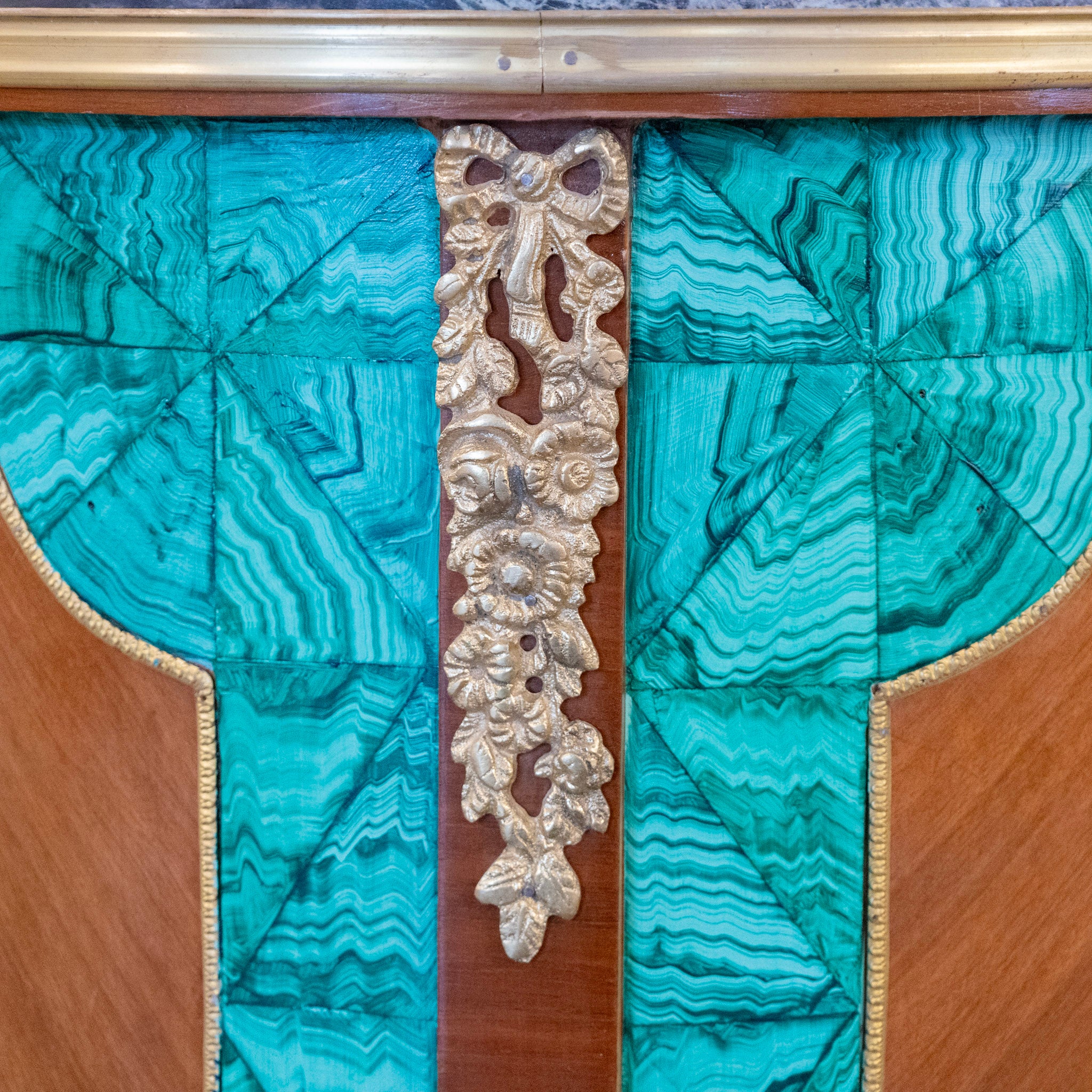 Ornate French Malachite Inlay Pedestal Plant Stand – Gilded Bronze Mounts & Black Marble Top - Image 8
