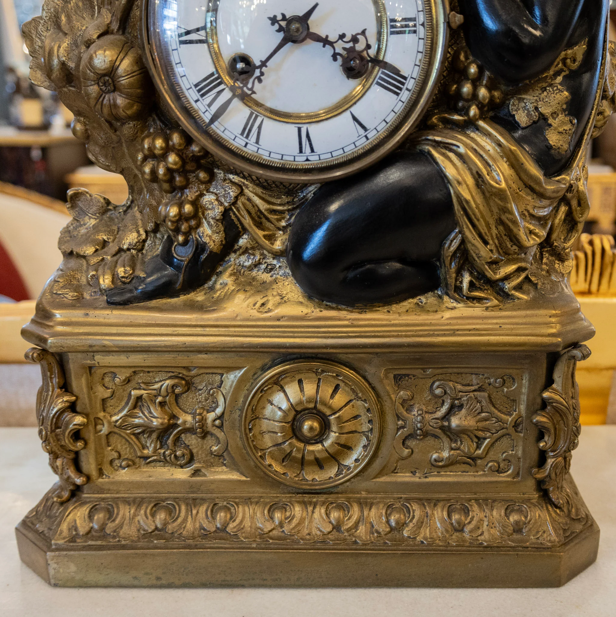 French Brass Figural Mantel Clock – Cherub & Floral Grape Motif - Image 4