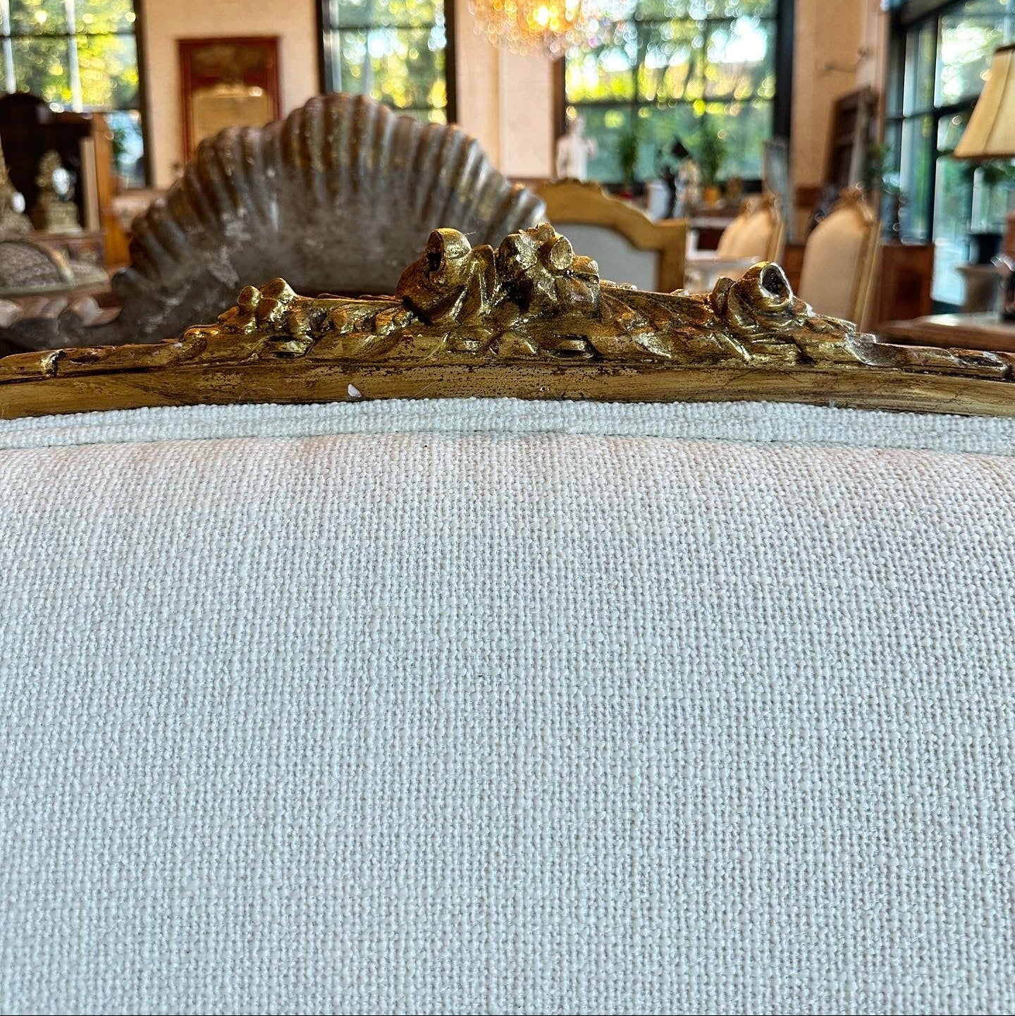 Louis XVI Rounded Settee - Textured White Linen - Image 5