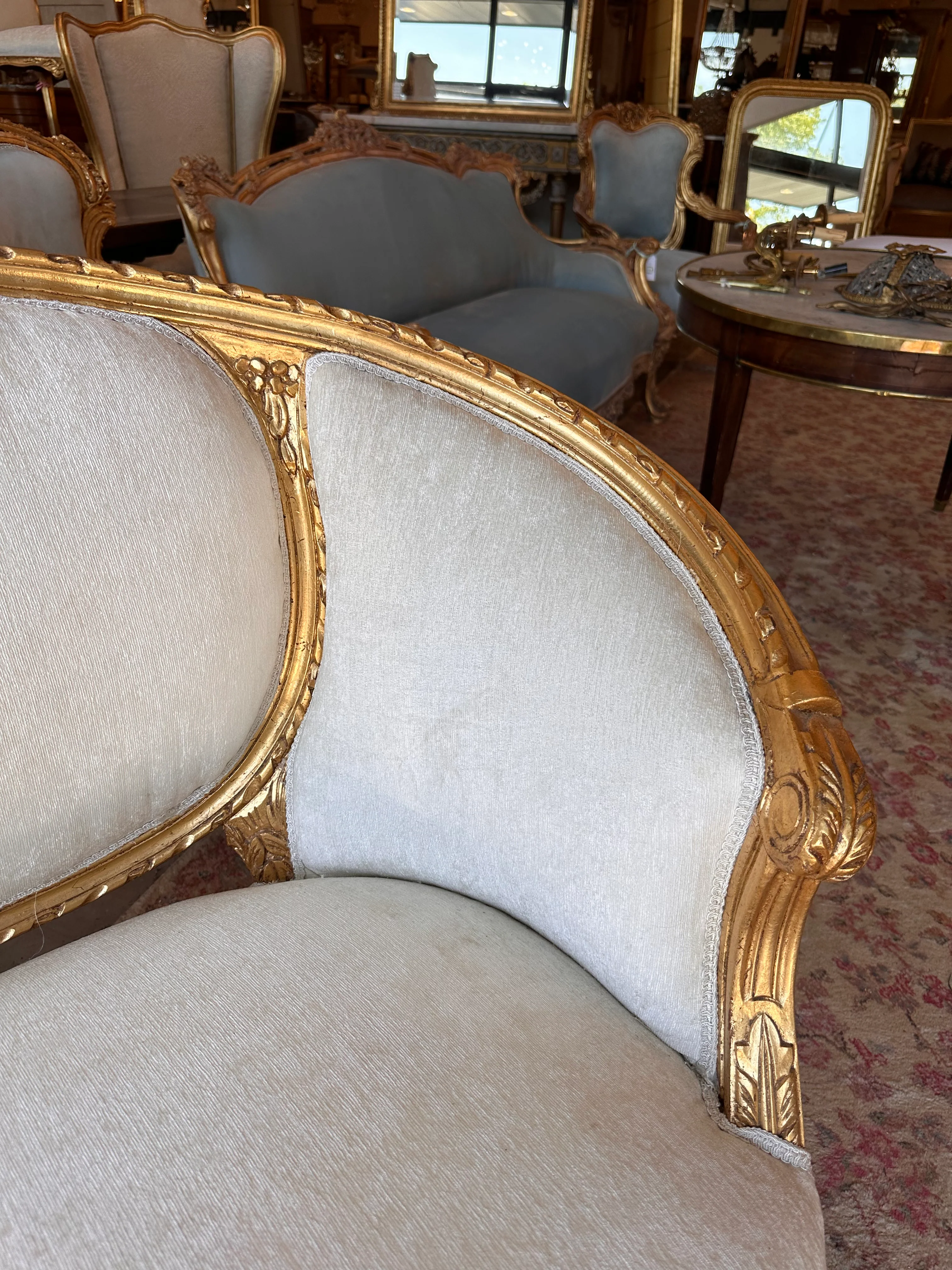 Antique Louis XVI Round Back Settee with White Fabric and Giltwood Frame - Image 4
