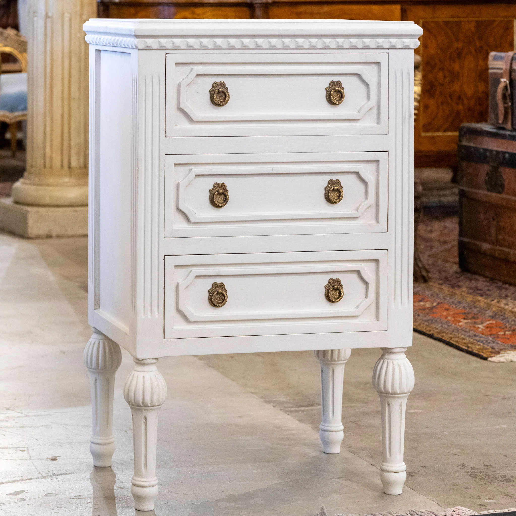 Swedish 3-Drawer Nightstand – Open Carved Trim & Ballerina Legs in White - Image 3