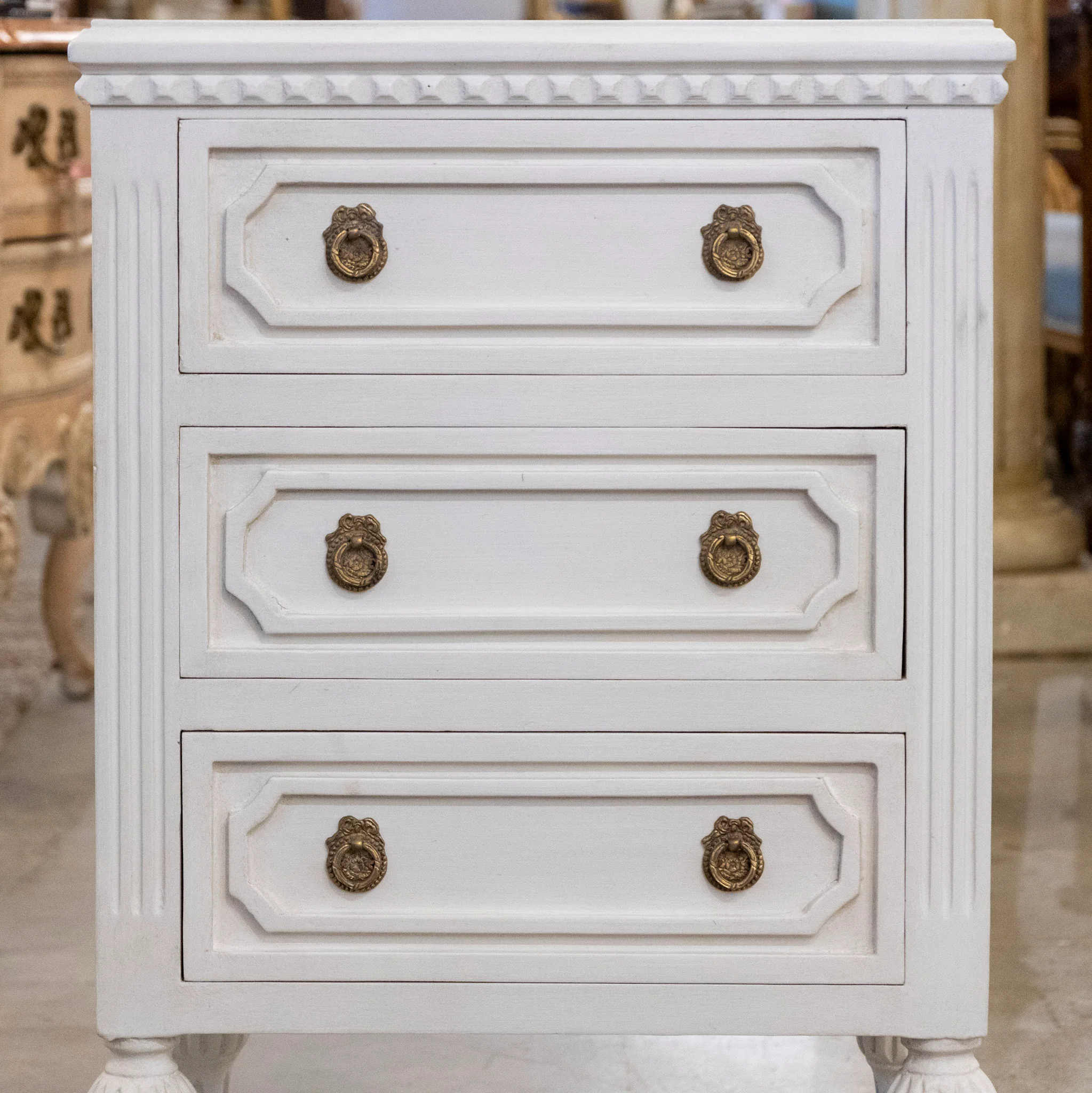 Swedish 3-Drawer Nightstand – Open Carved Trim & Ballerina Legs in White - Image 4