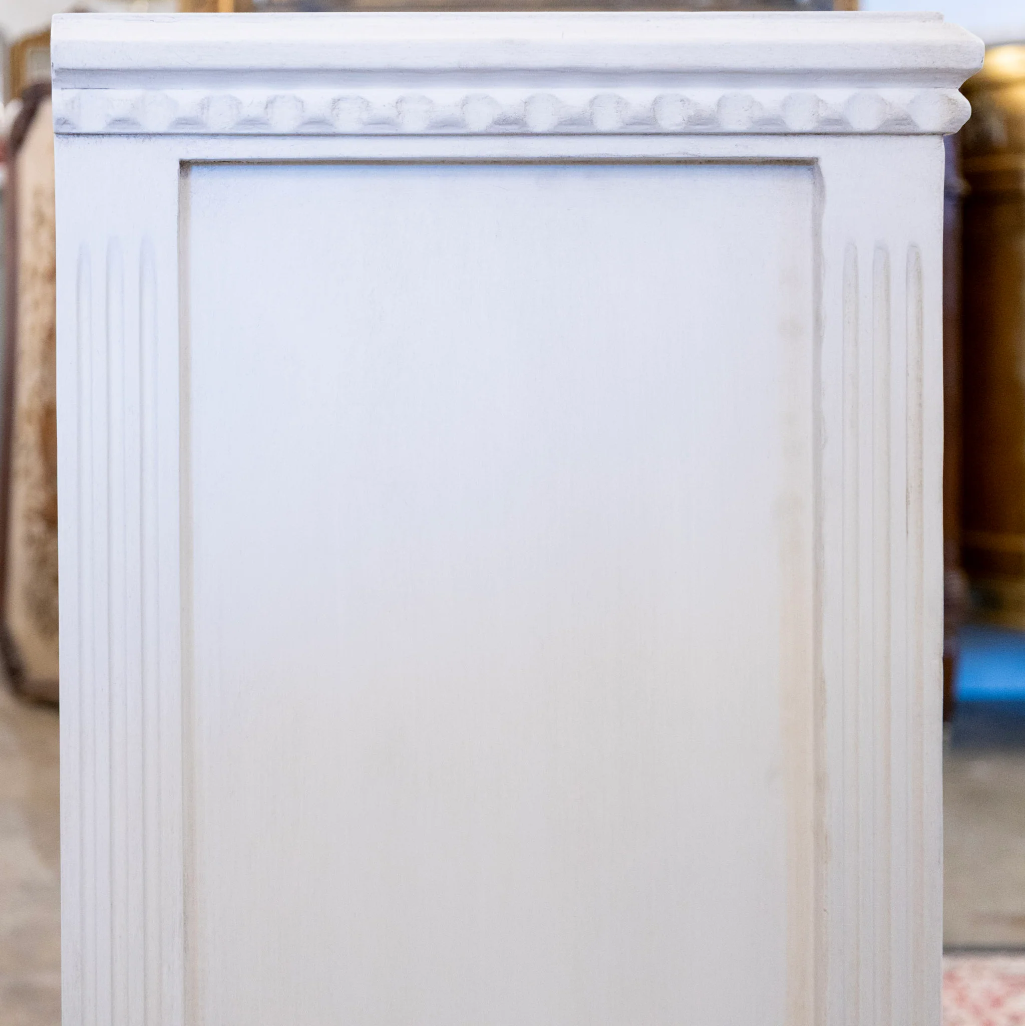 Swedish 3-Drawer Nightstand – Open Carved Trim & Ballerina Legs in White - Image 5