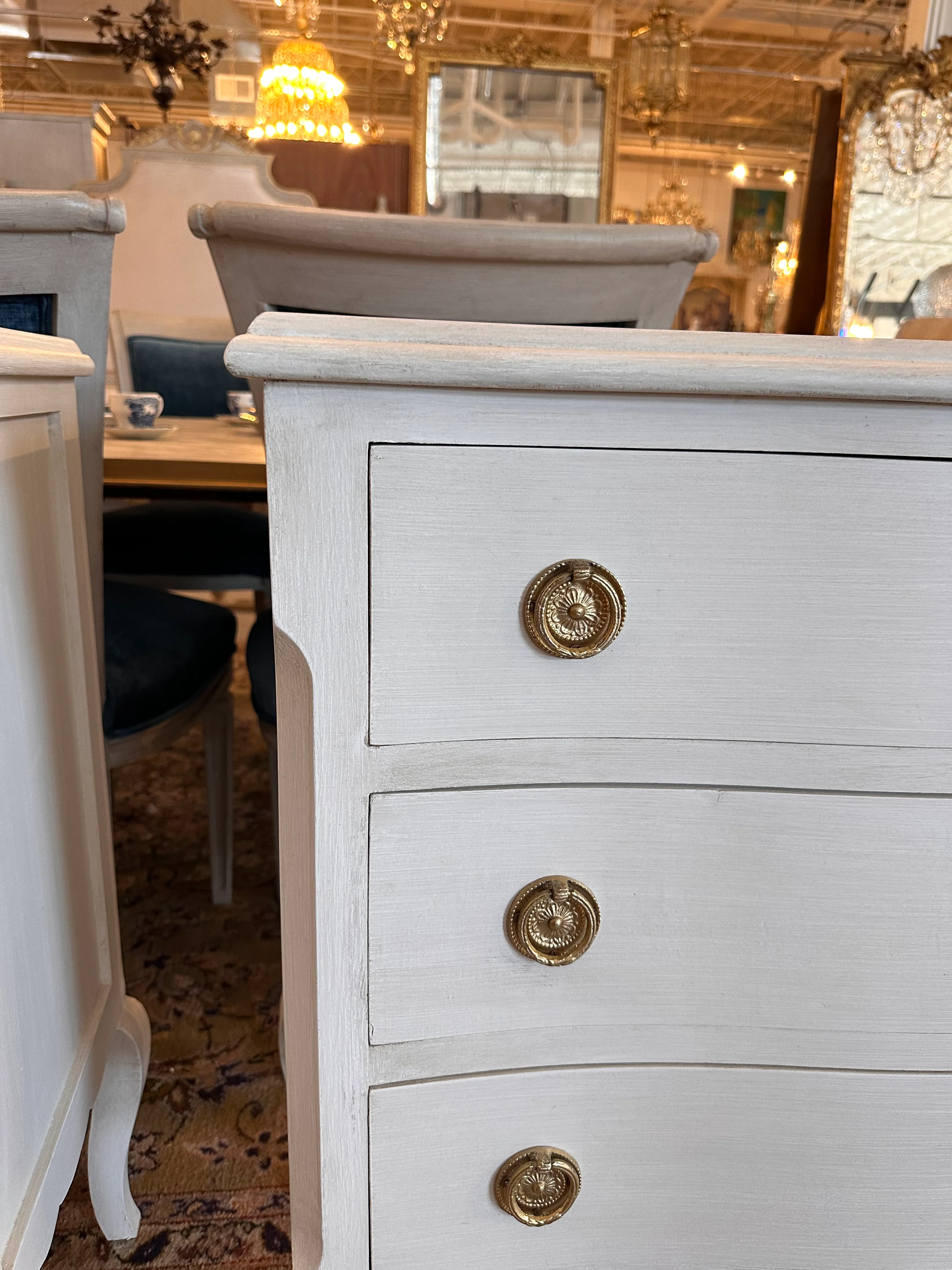 Wide Swedish Chest with Curved Legs - Image 4