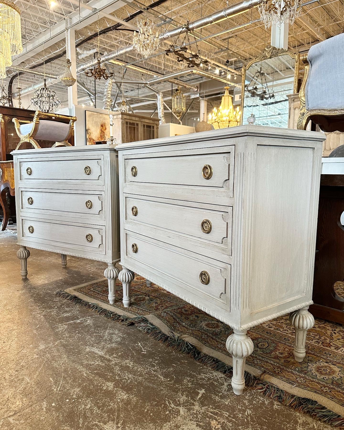 Swedish Chest with Ballerina Legs in Antique White - Image 3