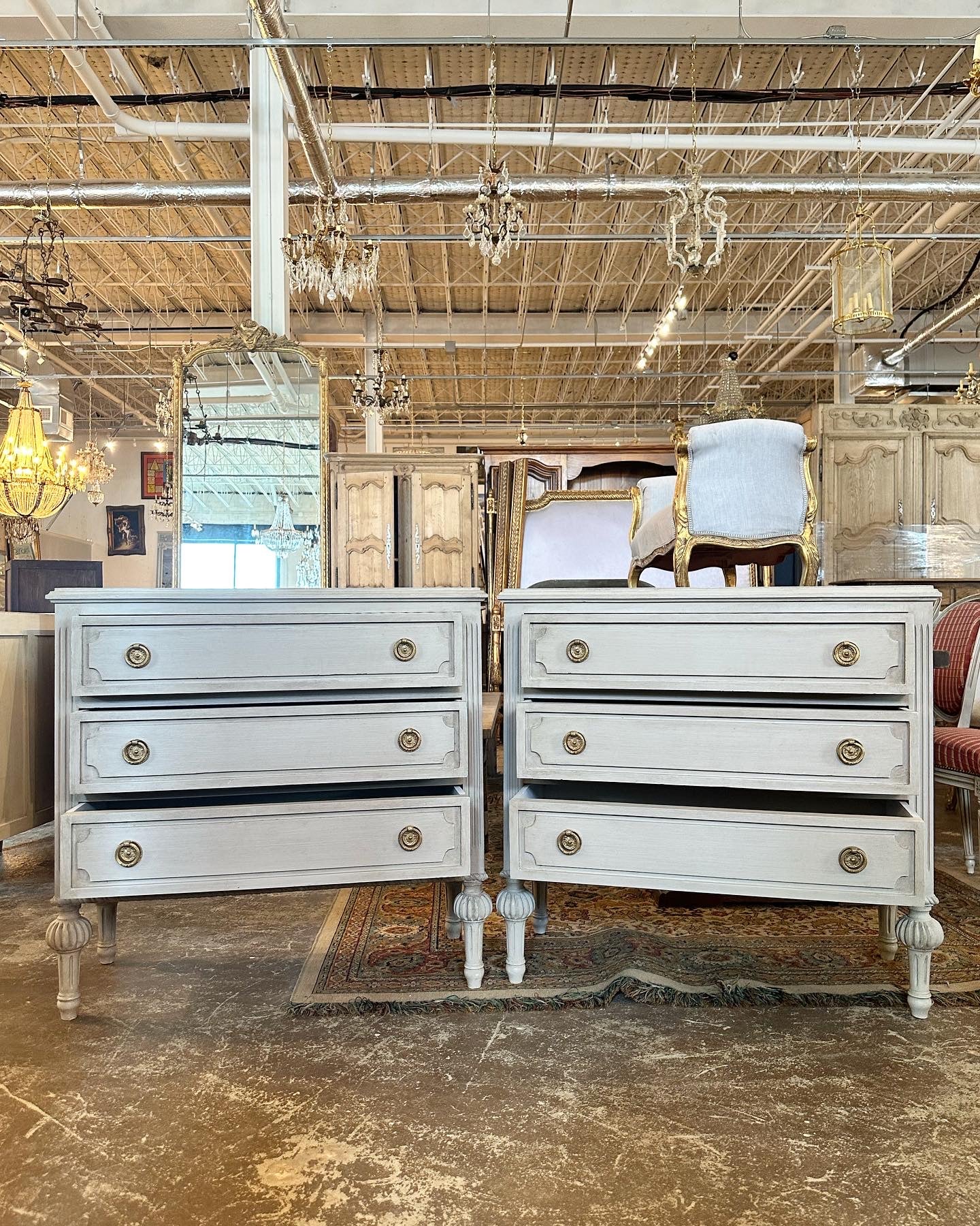 Swedish Chest with Ballerina Legs in Antique White - Image 5