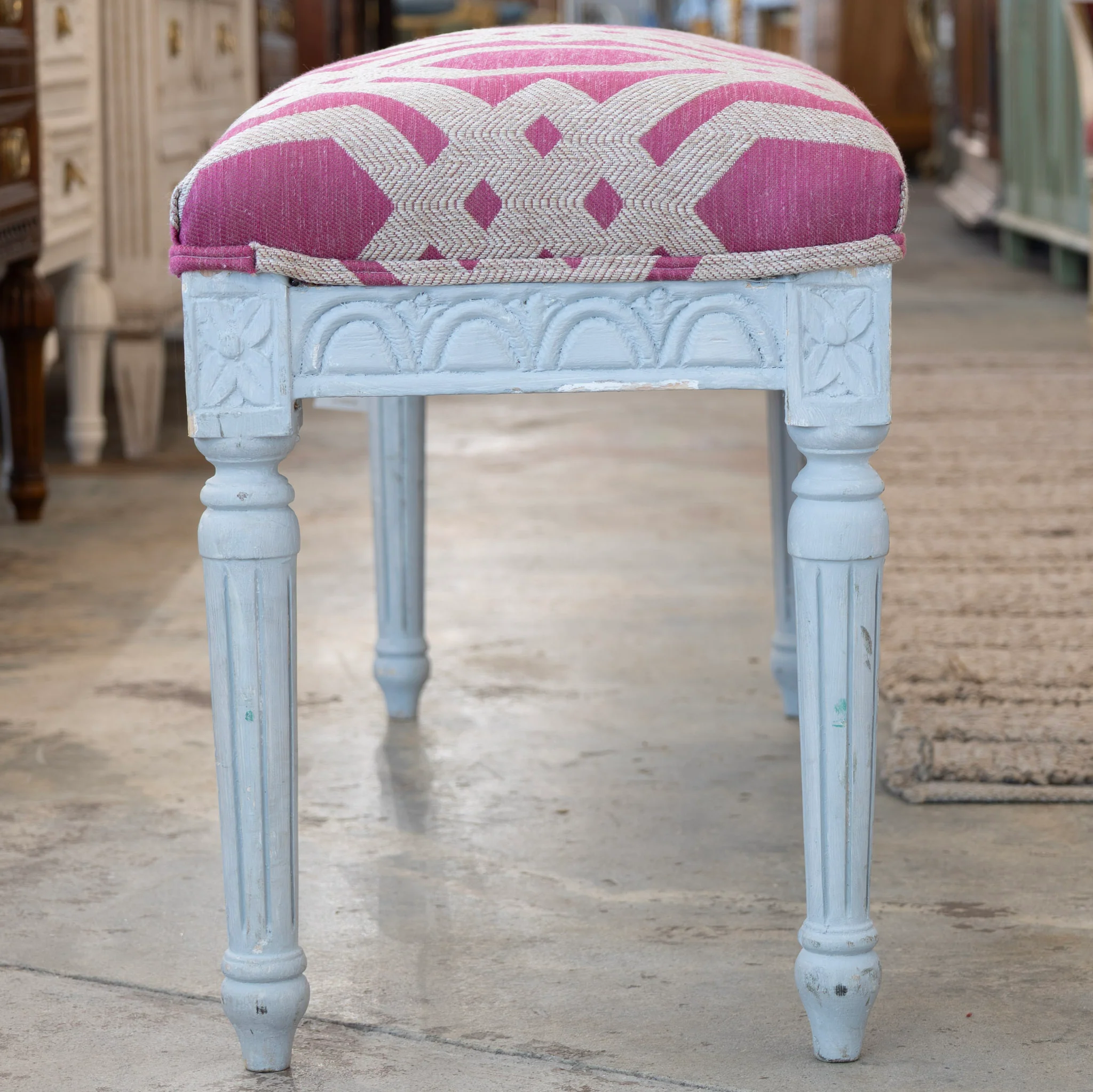 Louis XVI Grey Bench – Pink Patterned Upholstery - Image 4