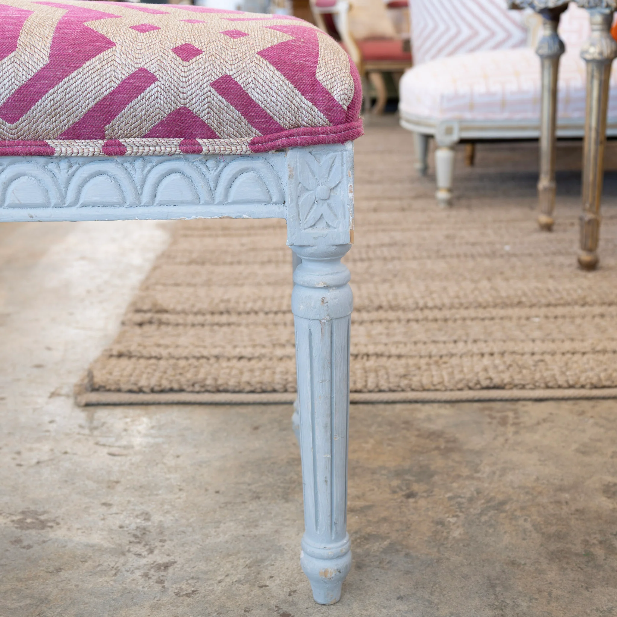 Louis XVI Grey Bench – Pink Patterned Upholstery - Image 5