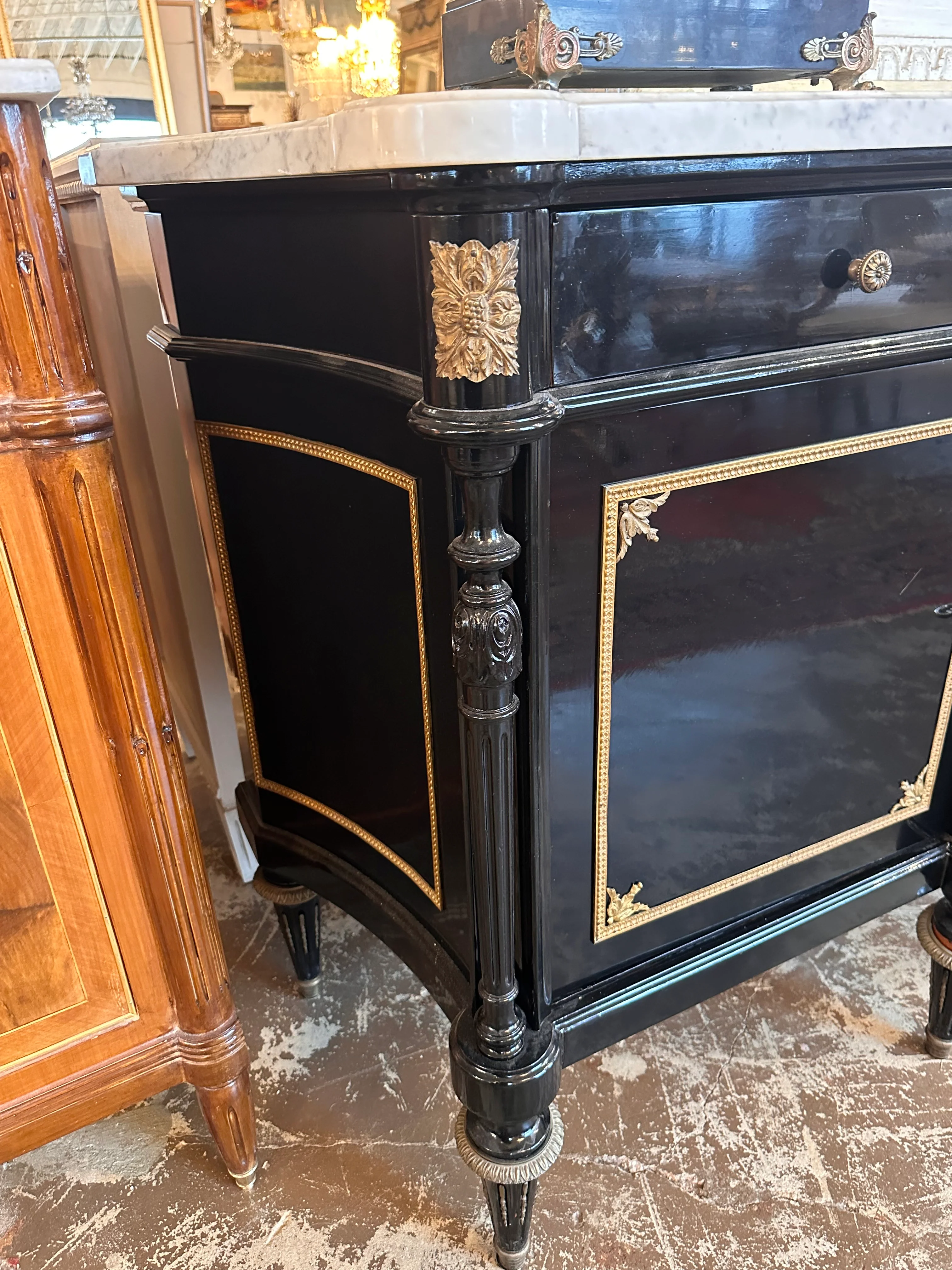 Louis XVI Black Lacquered Sideboard - Image 4