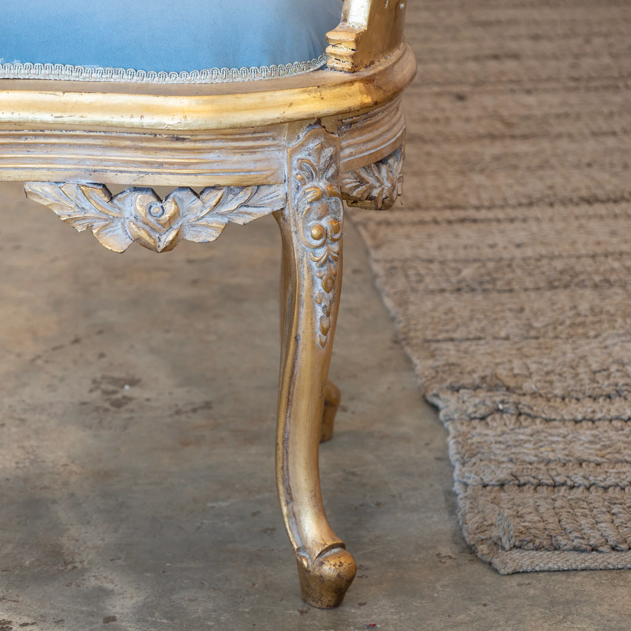Louis XV Gilded Bench – Hand-Carved Floral Details & Baby Blue Velvet Upholstery - Image 3