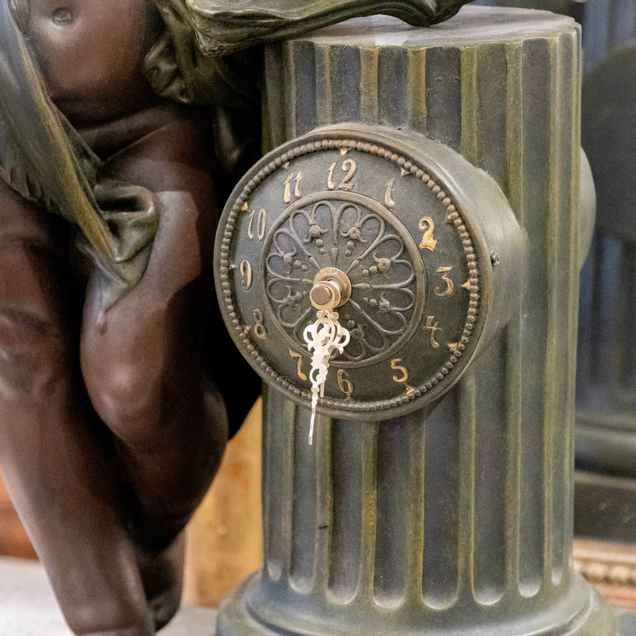 French Bronze Cherub Mantel Clock – Fluted Column & Musical Motif - Image 7
