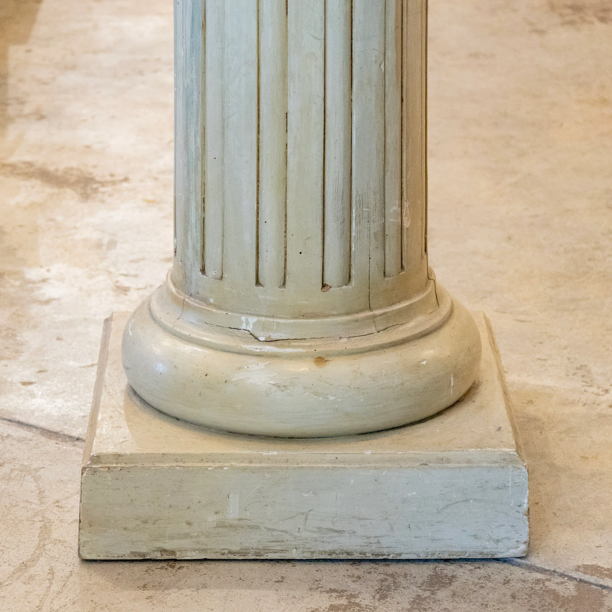 French Fluted Column Pedestal – Laurel Garland & Distressed Finish - Image 4