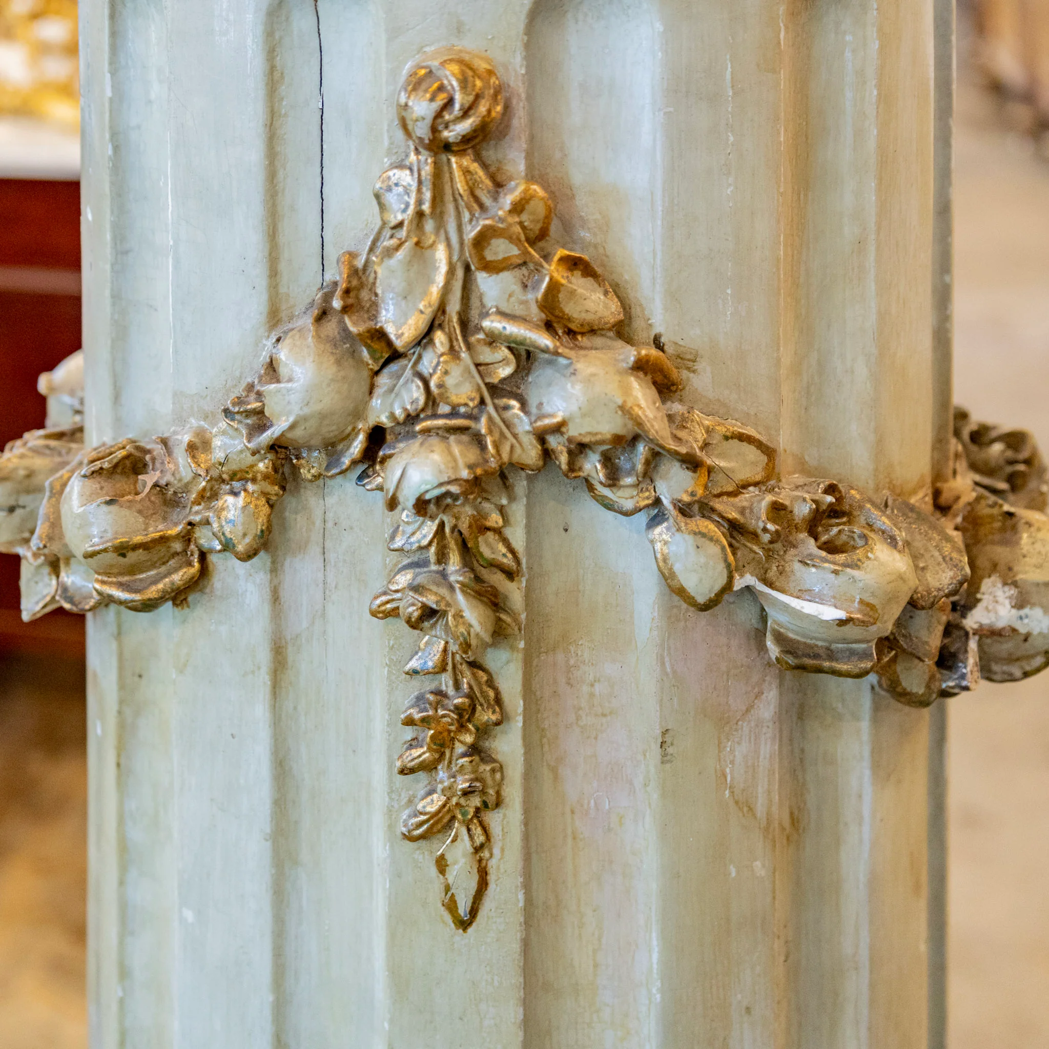 French Fluted Column Pedestal – Laurel Garland & Distressed Finish - Image 6