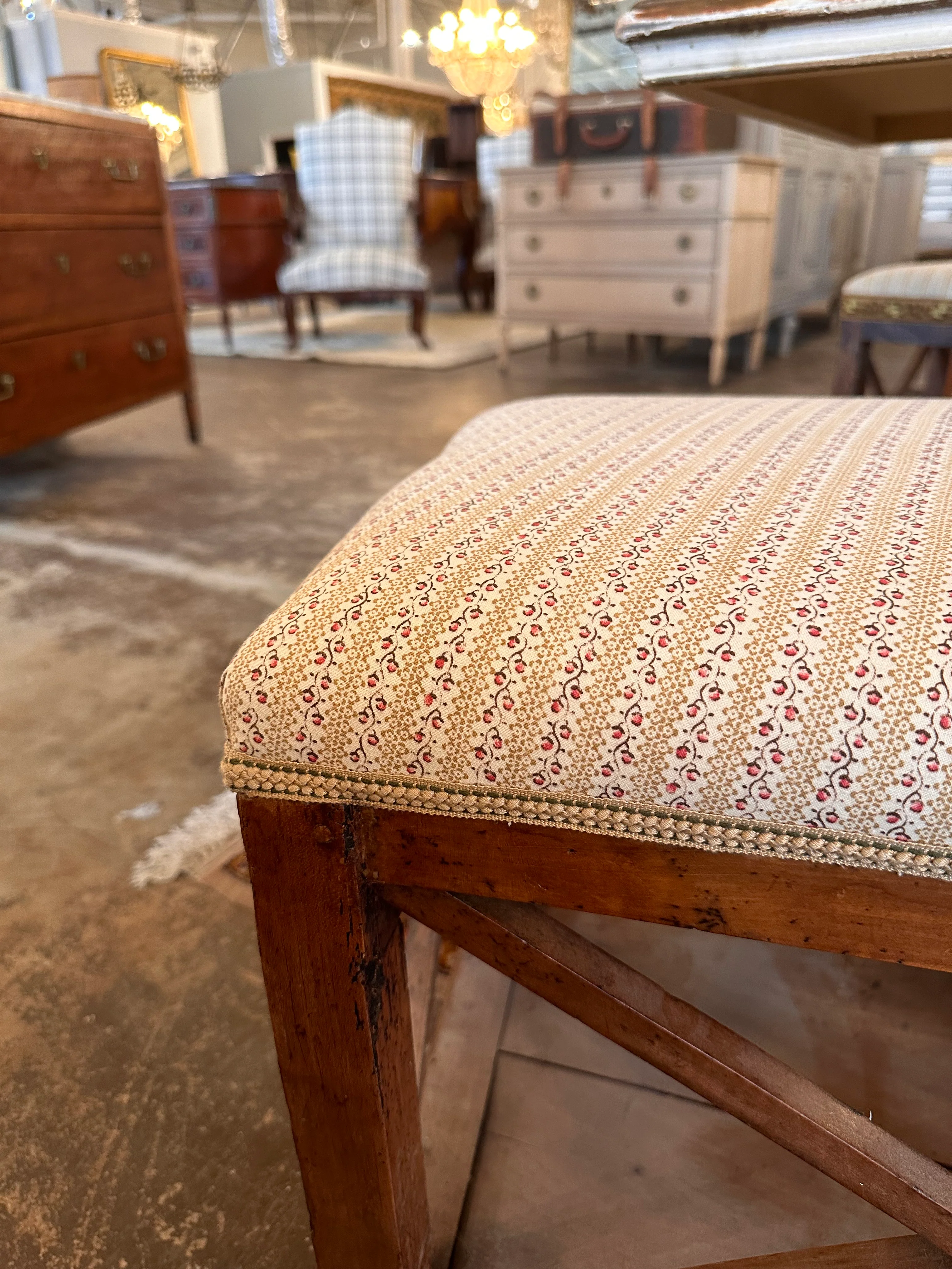 Curved French Bench with Floral Details - Image 3