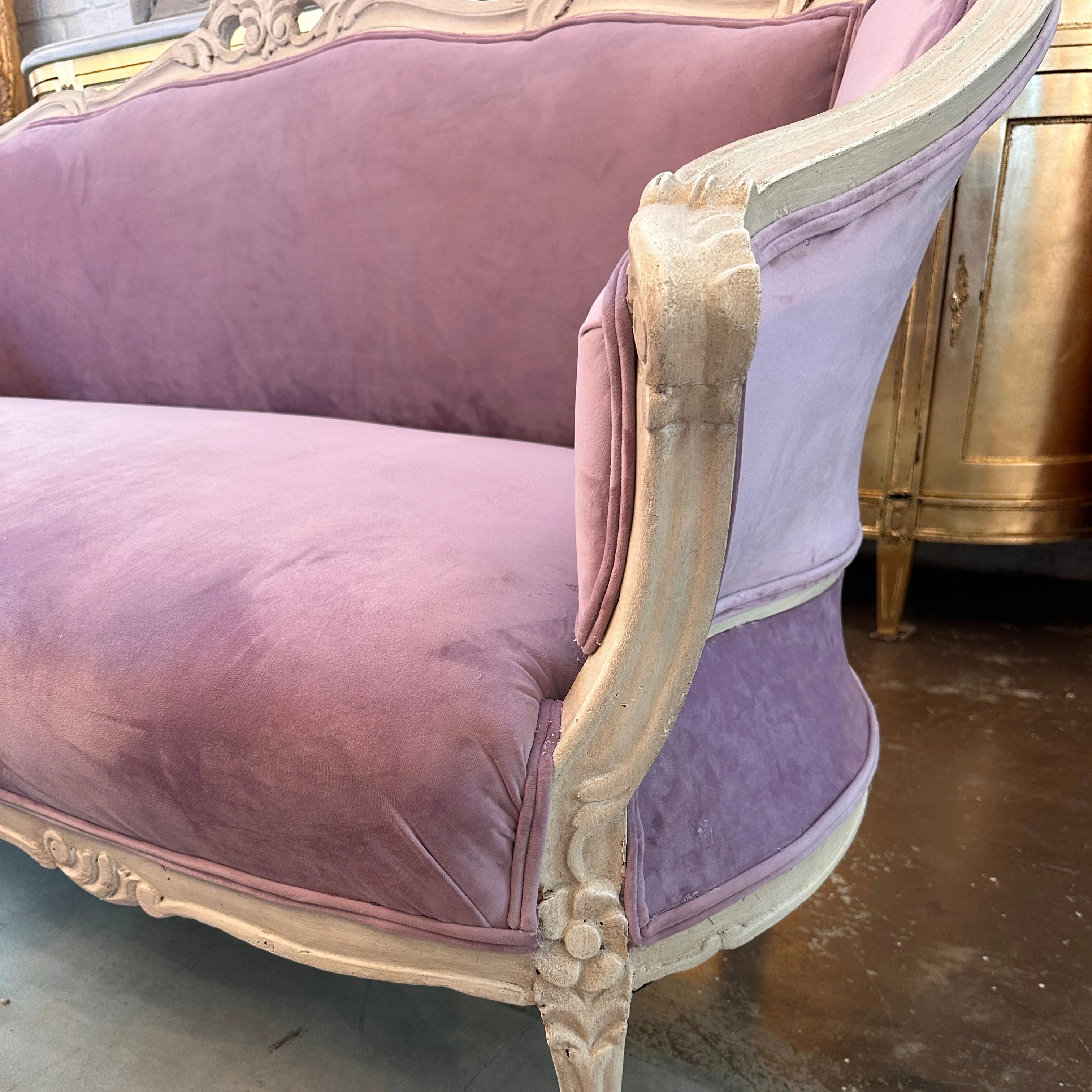 French Antique Louis XV Lilac Sofa with White Frame - Image 5