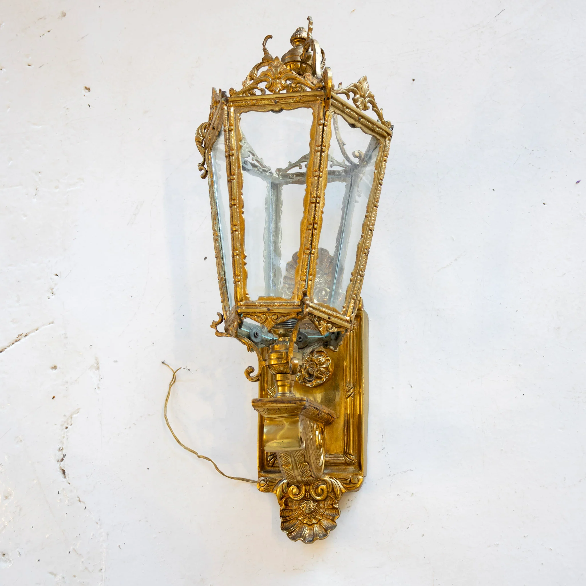 French Brass Lantern Wall Sconce – Ornate Frame & Shell Motifs - Image 3
