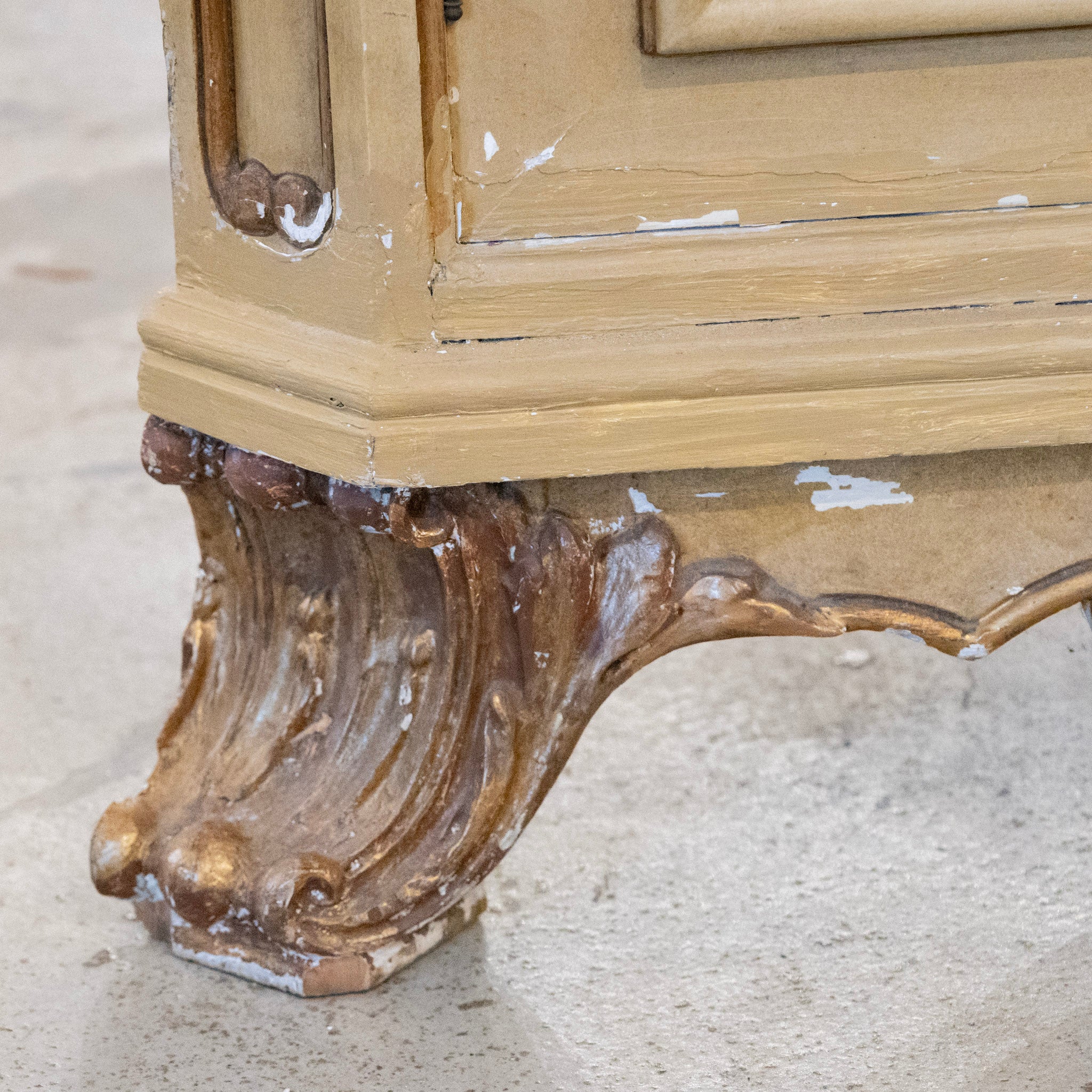 French Corner Cabinet with Shelves – Gilded & Carved Detailing - Image 15