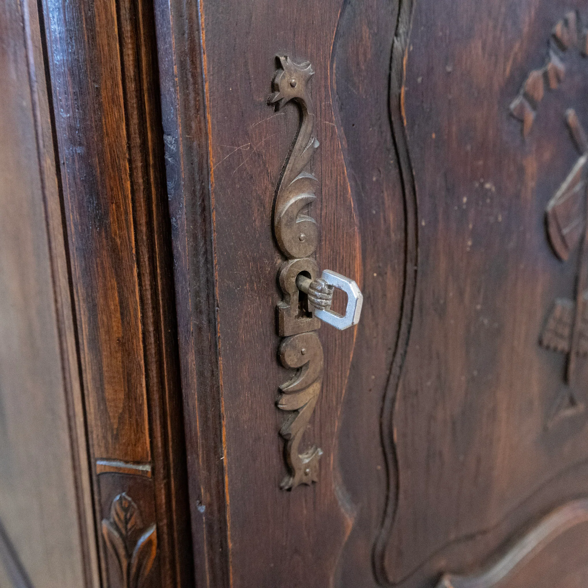 French Country Dark Wood Cabinet - Carved Shelves & Yellow Velvet Original Fabric - Image 10