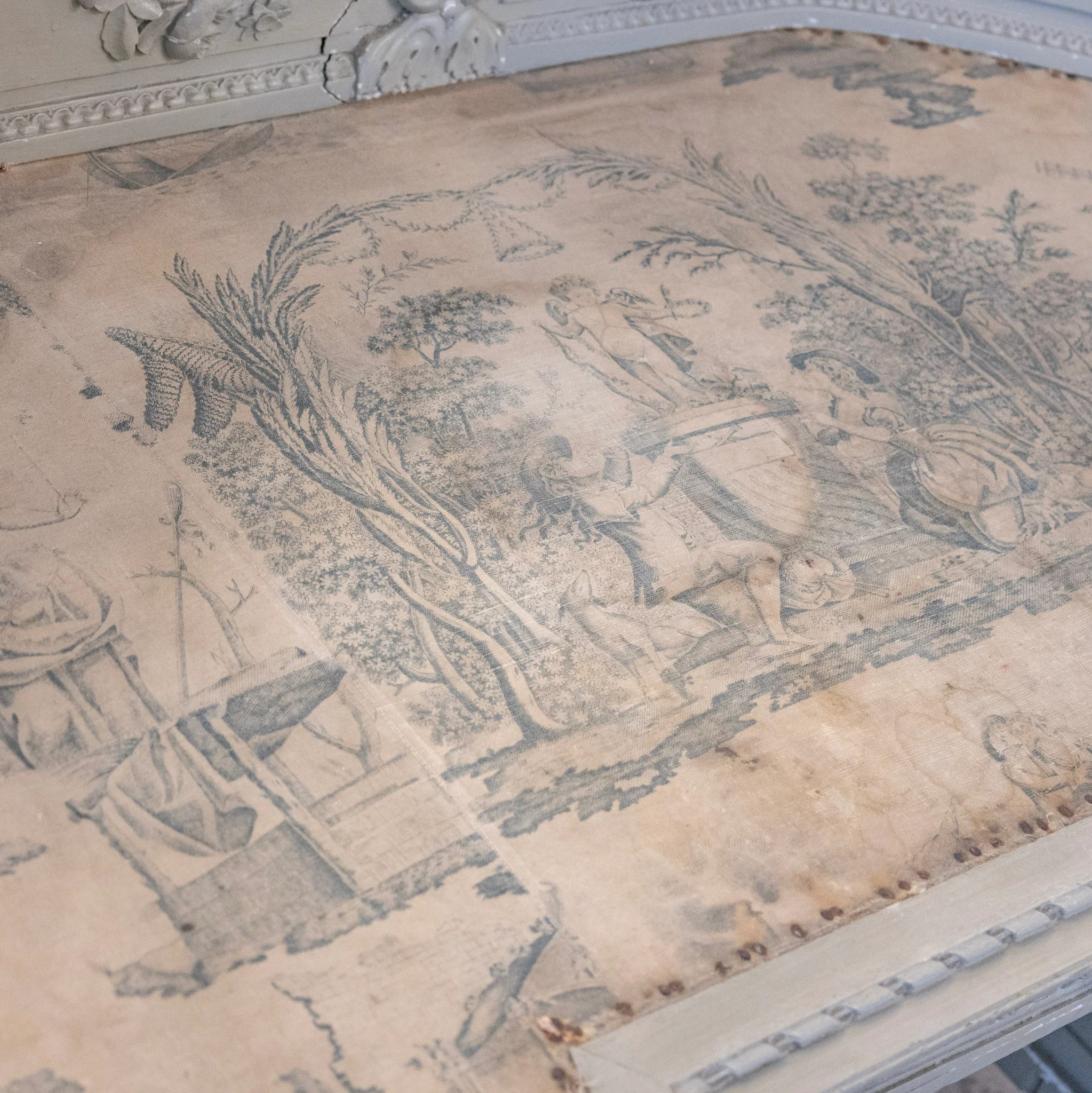 French Demilune Grey Vanity with Oval Mirror – Floral Carvings & Original Fabric - Image 10