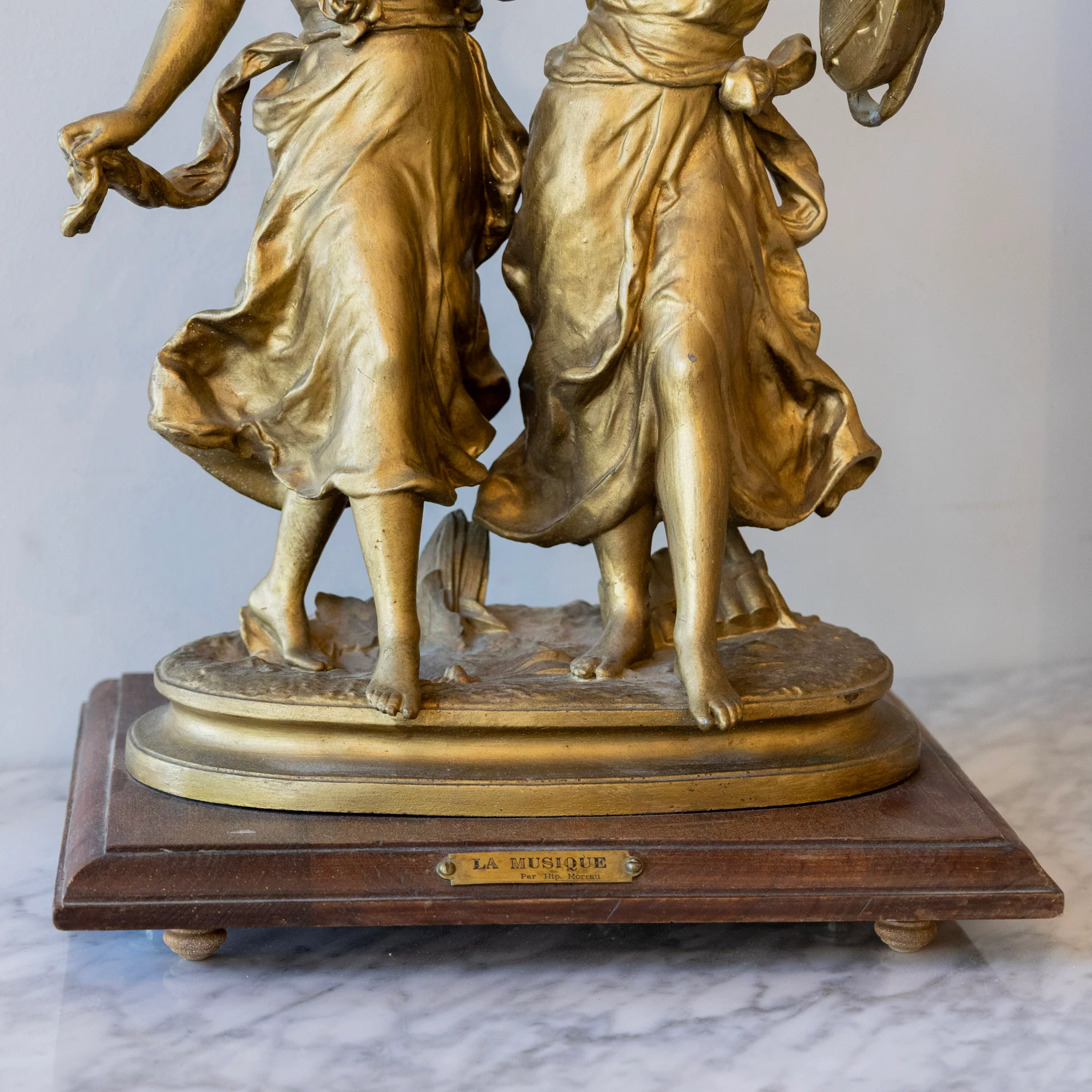 French Bronze Female Musicians Sculpture – “La Musique” Par Hip. Moreau - Image 3