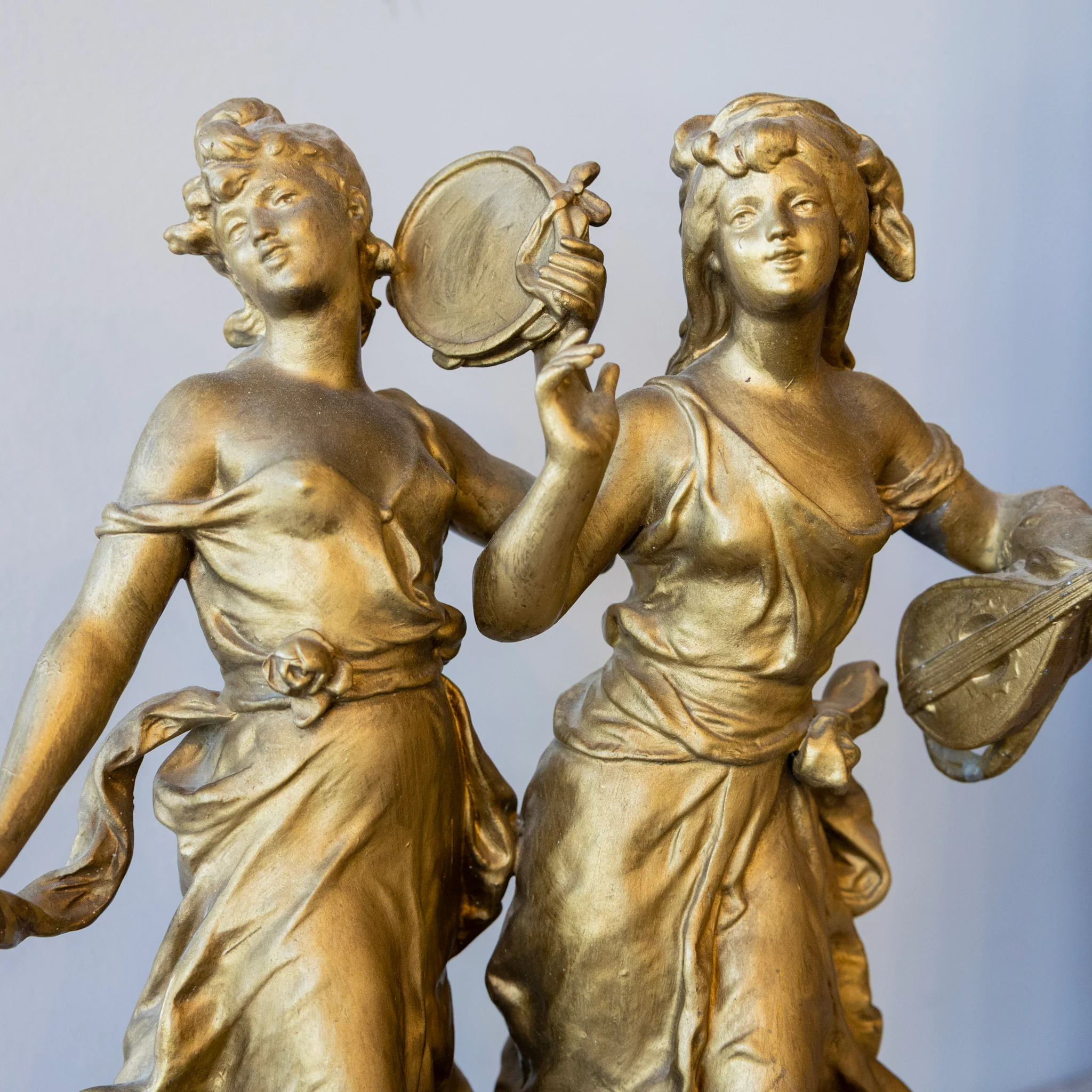 French Bronze Female Musicians Sculpture – “La Musique” Par Hip. Moreau - Image 4