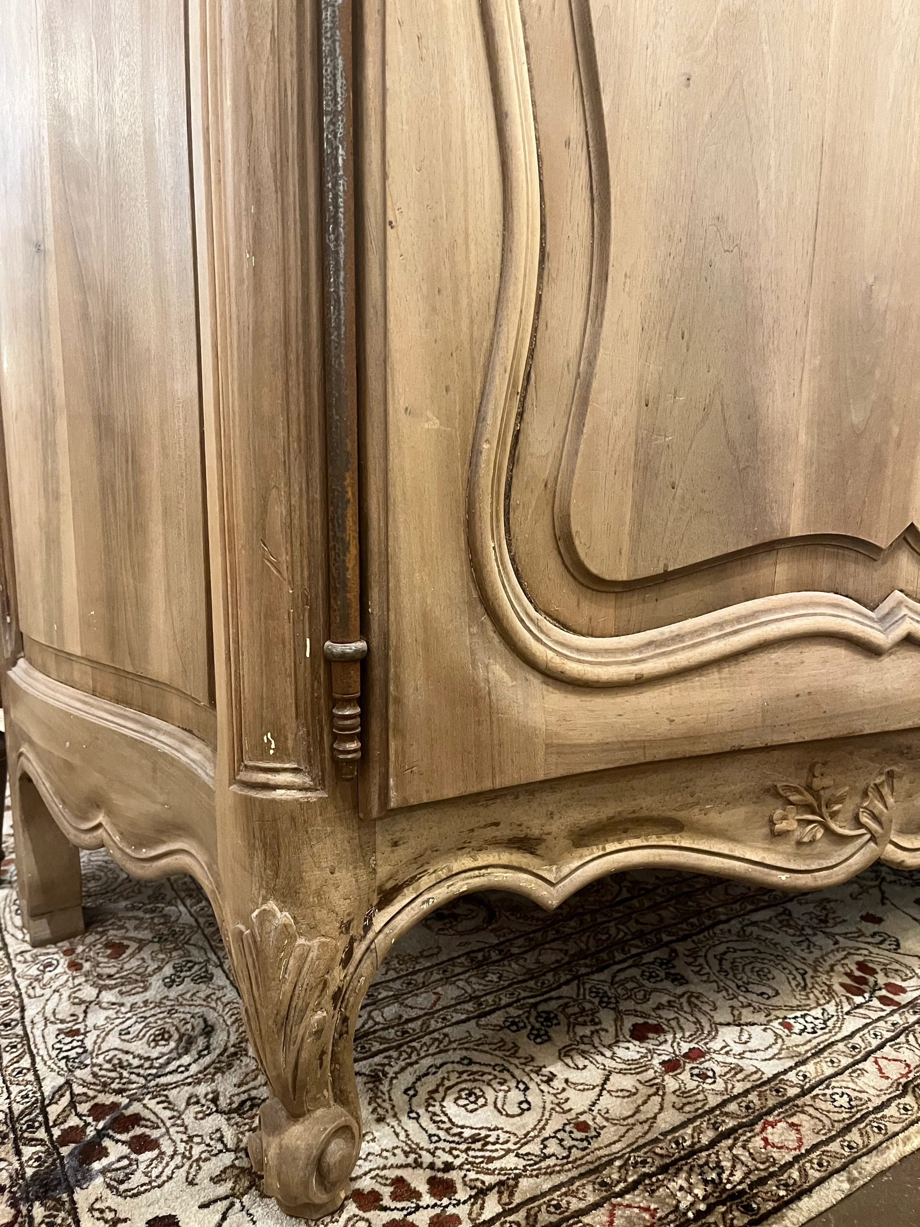 French Louis XV Solid Oak Sideboard - Image 4
