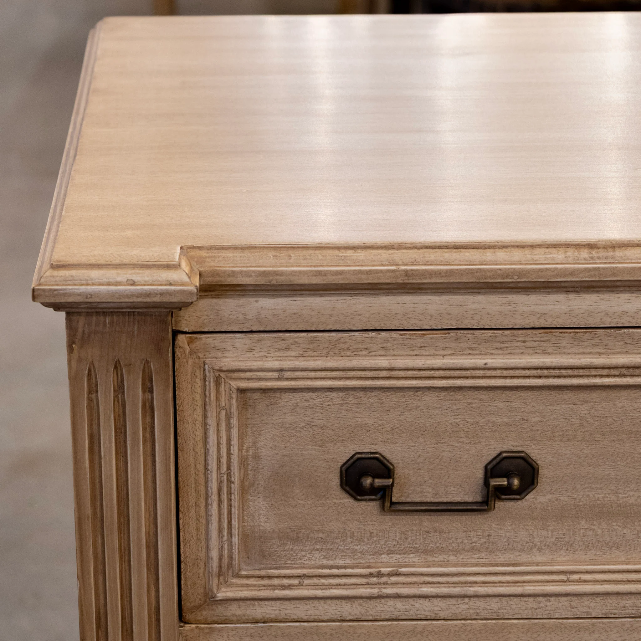 French Oak Stripped 3-Drawer Chest – Fluted Columns & Square Pulls - Image 7