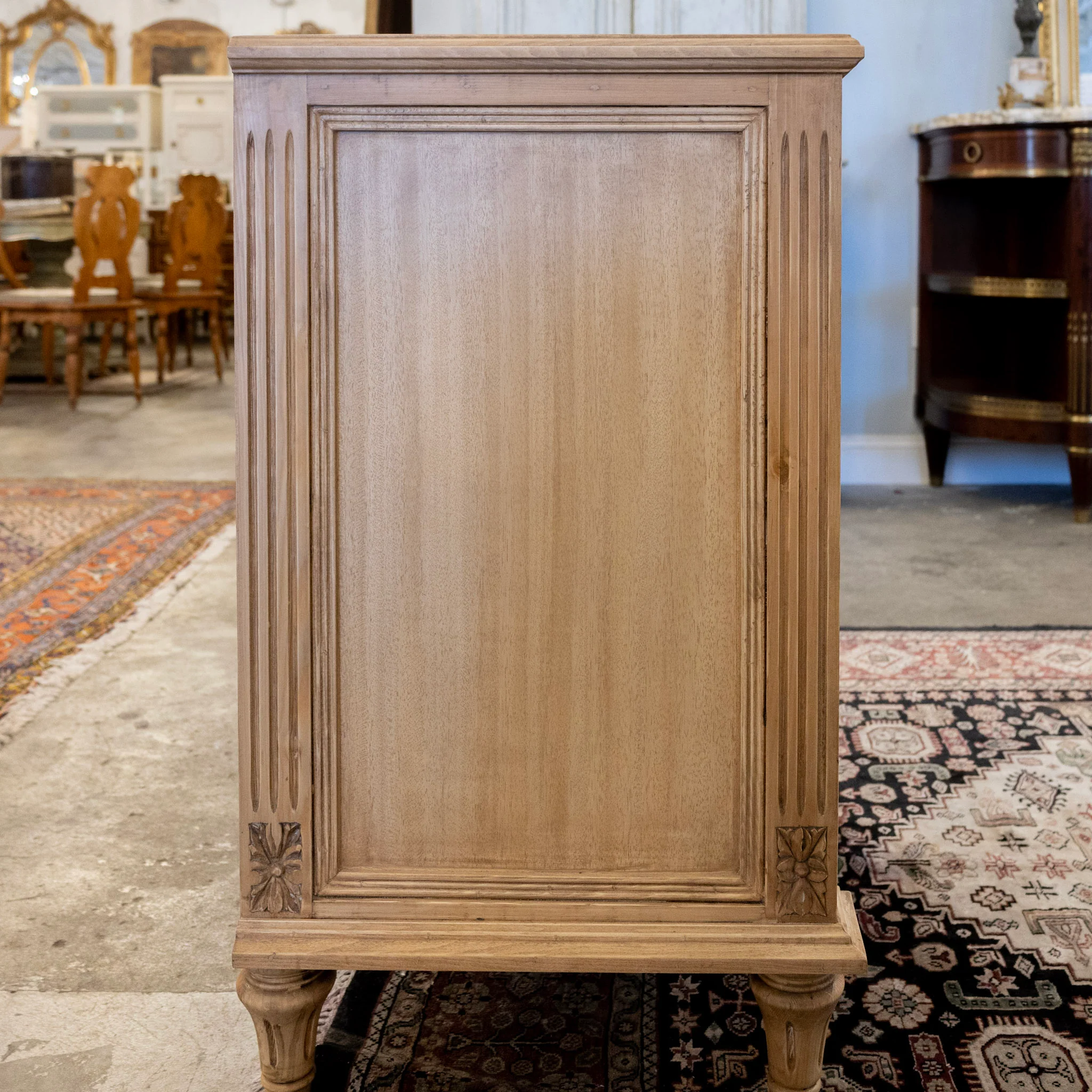 French Oak Stripped 3-Drawer Chest – Fluted Columns & Square Pulls - Image 9