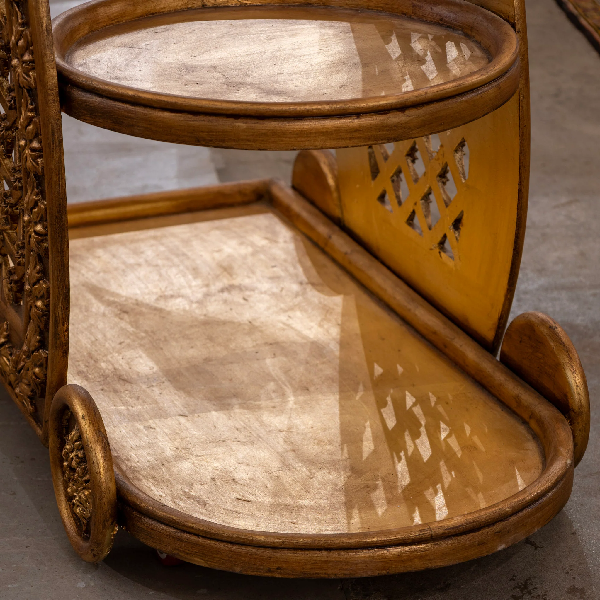 Gilded Italian Bar Cart – Carved Leaf Motifs & Lattice Paneling - Image 11