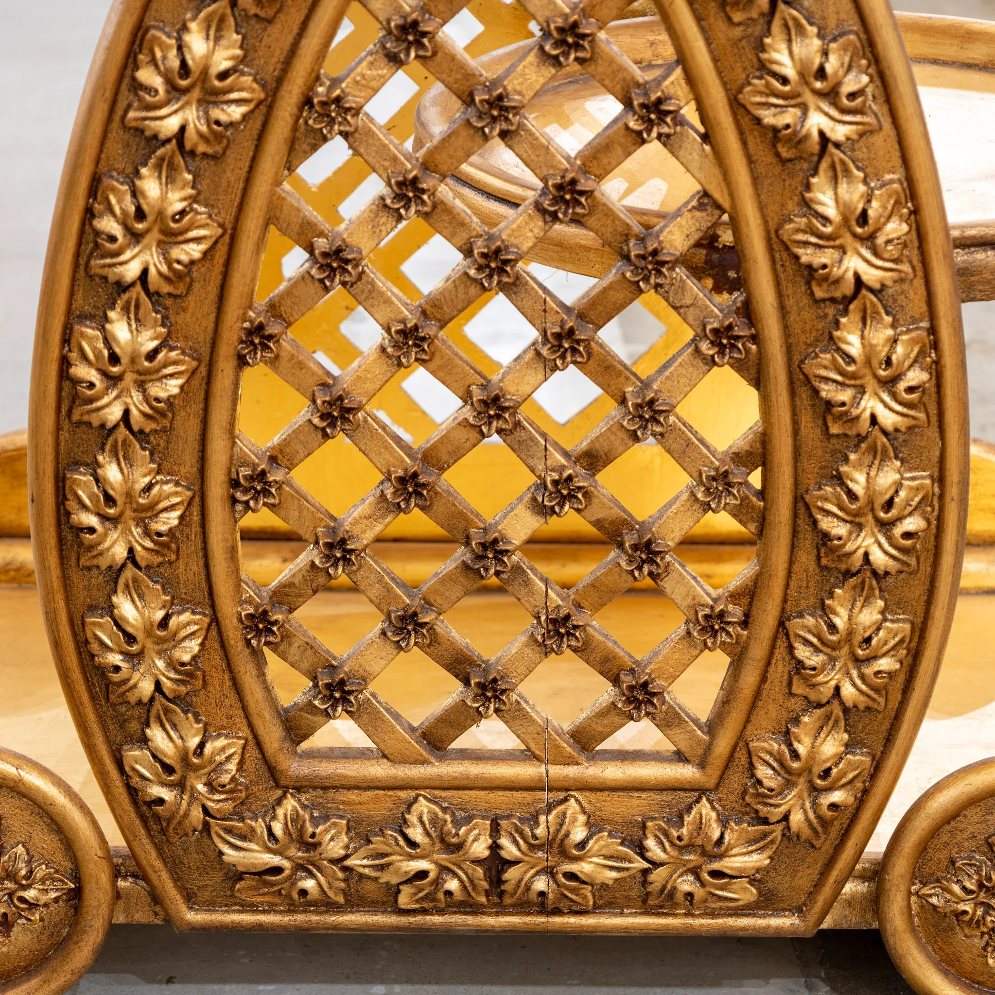 Gilded Italian Bar Cart – Carved Leaf Motifs & Lattice Paneling - Image 7