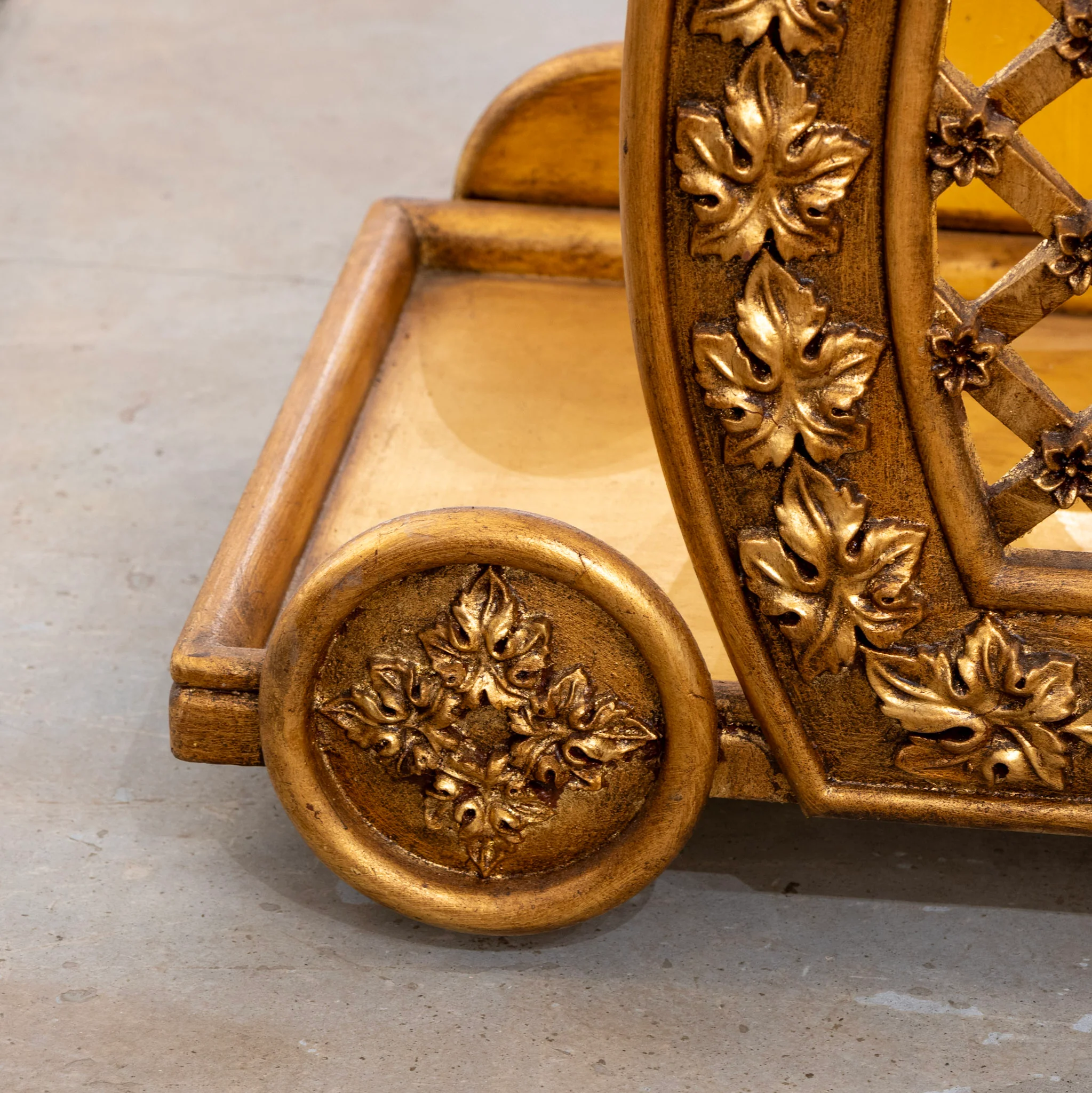 Gilded Italian Bar Cart – Carved Leaf Motifs & Lattice Paneling - Image 9