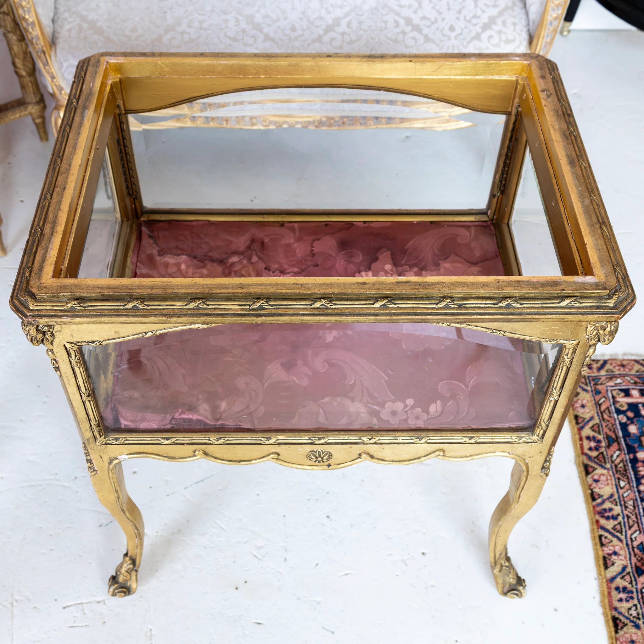 Gilded Jewelry Vitrine – Original Pink Interior - Image 10