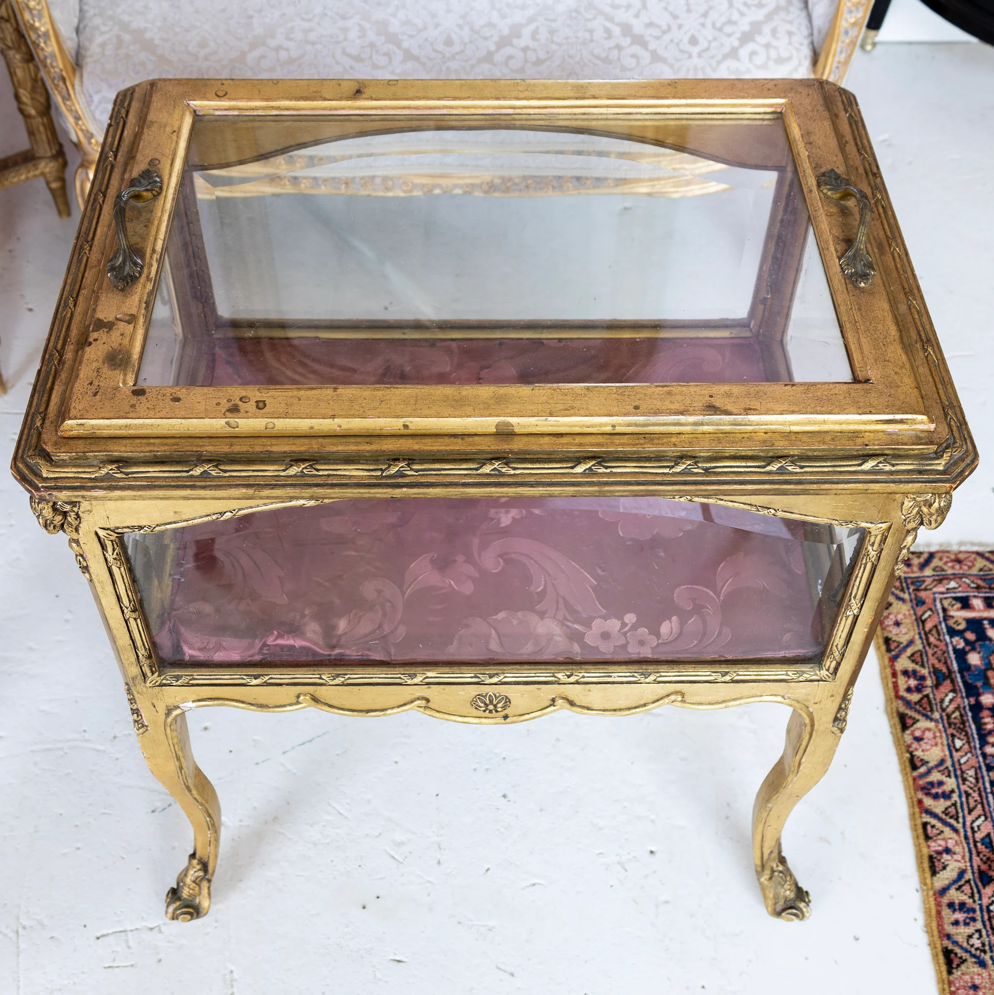 Gilded Jewelry Vitrine – Original Pink Interior - Image 11