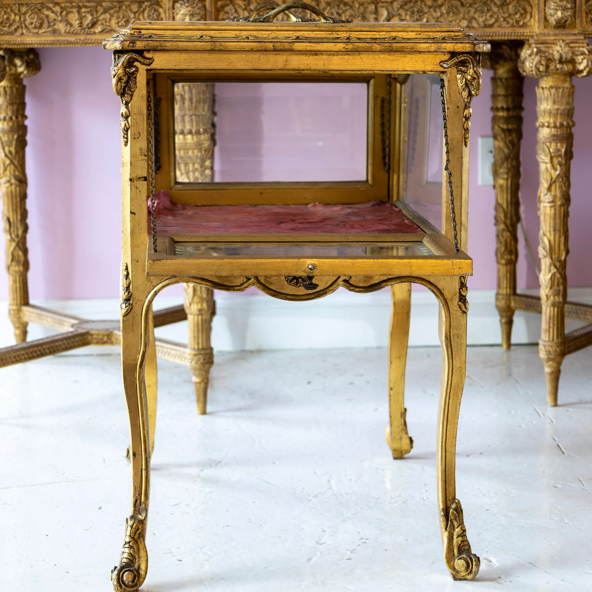 Gilded Jewelry Vitrine – Original Pink Interior - Image 8