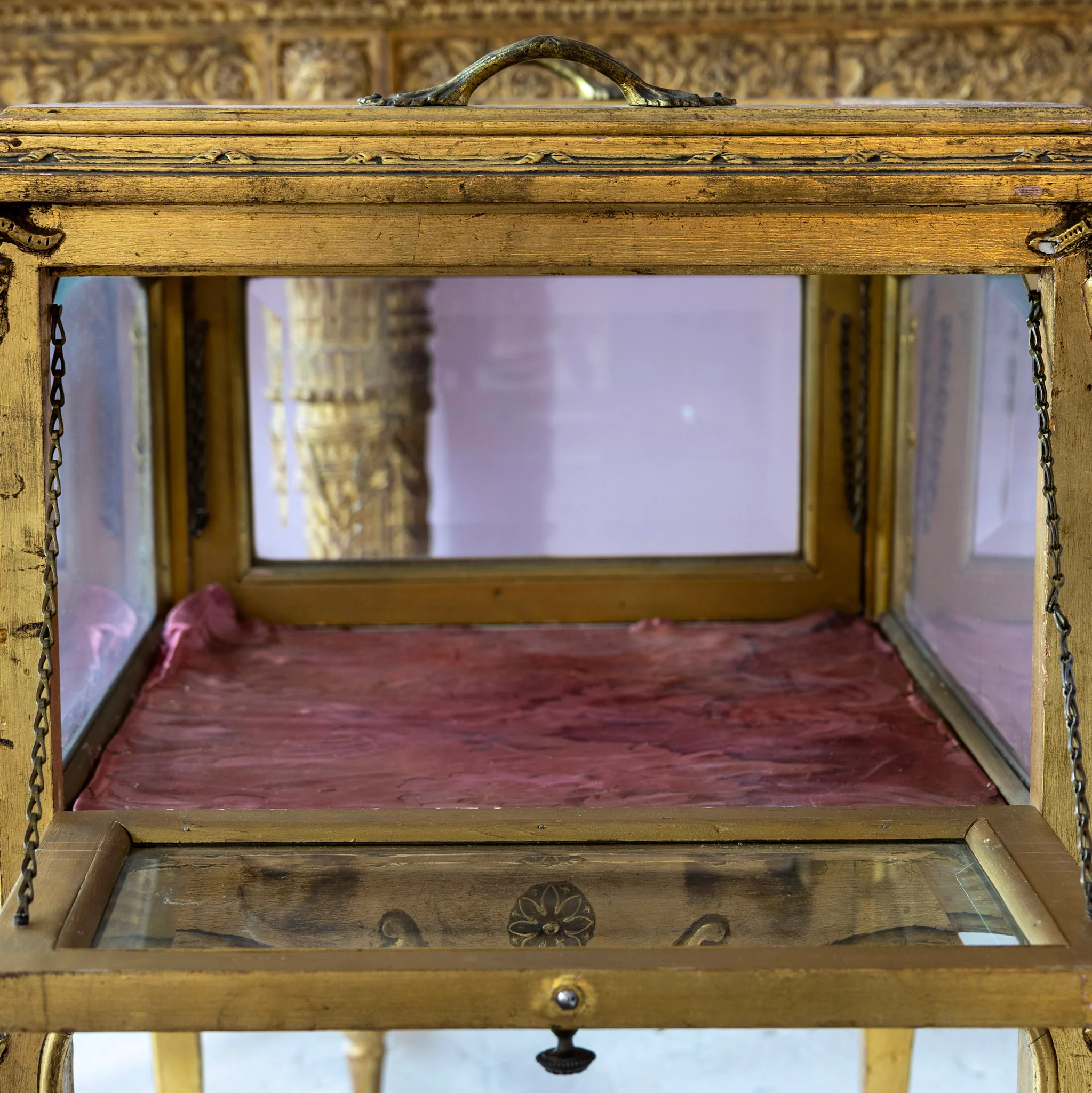 Gilded Jewelry Vitrine – Original Pink Interior - Image 9