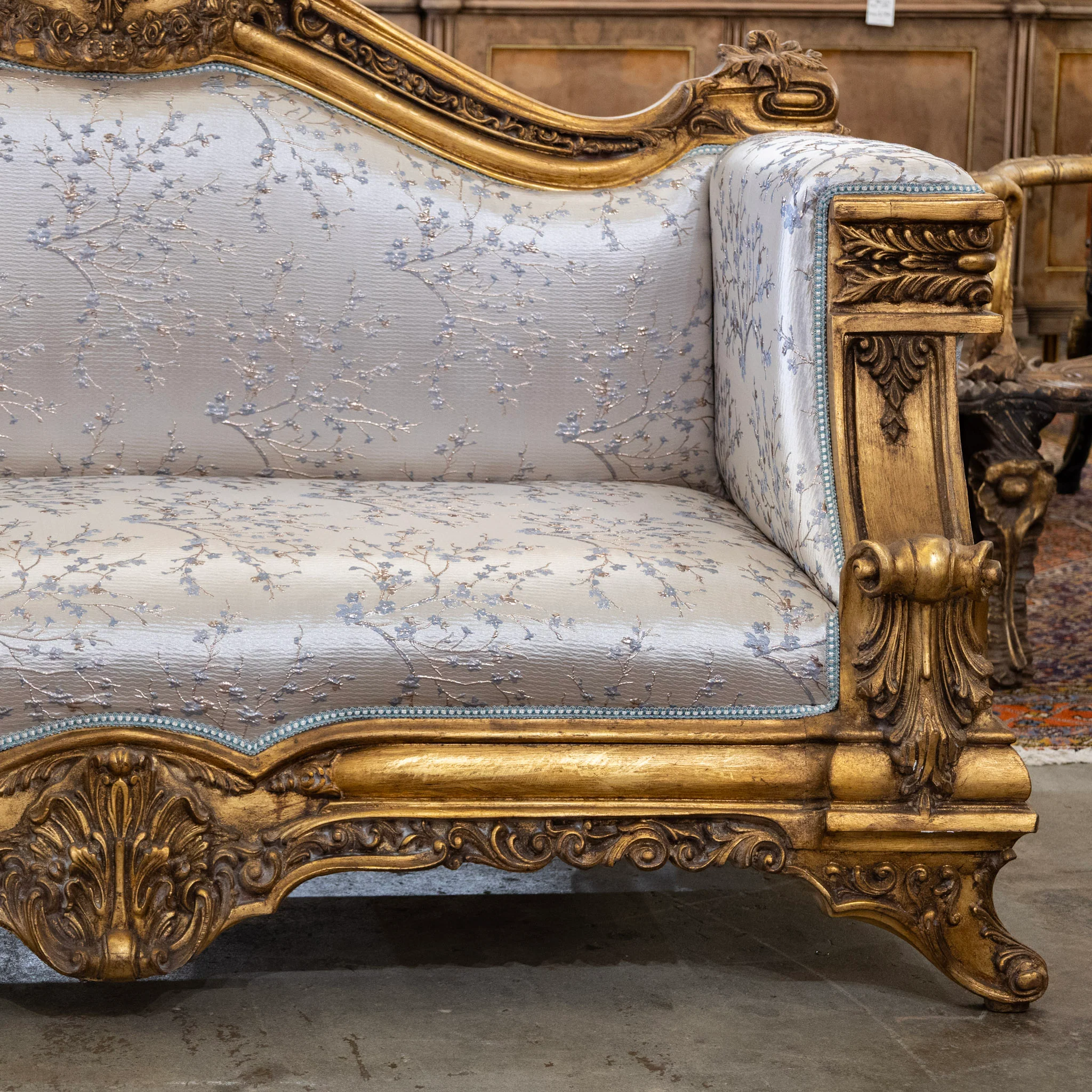 Italian Gilded Sofa – Carved Detailing & Pale Blue Silk-Weave Floral Upholstery - Image 4