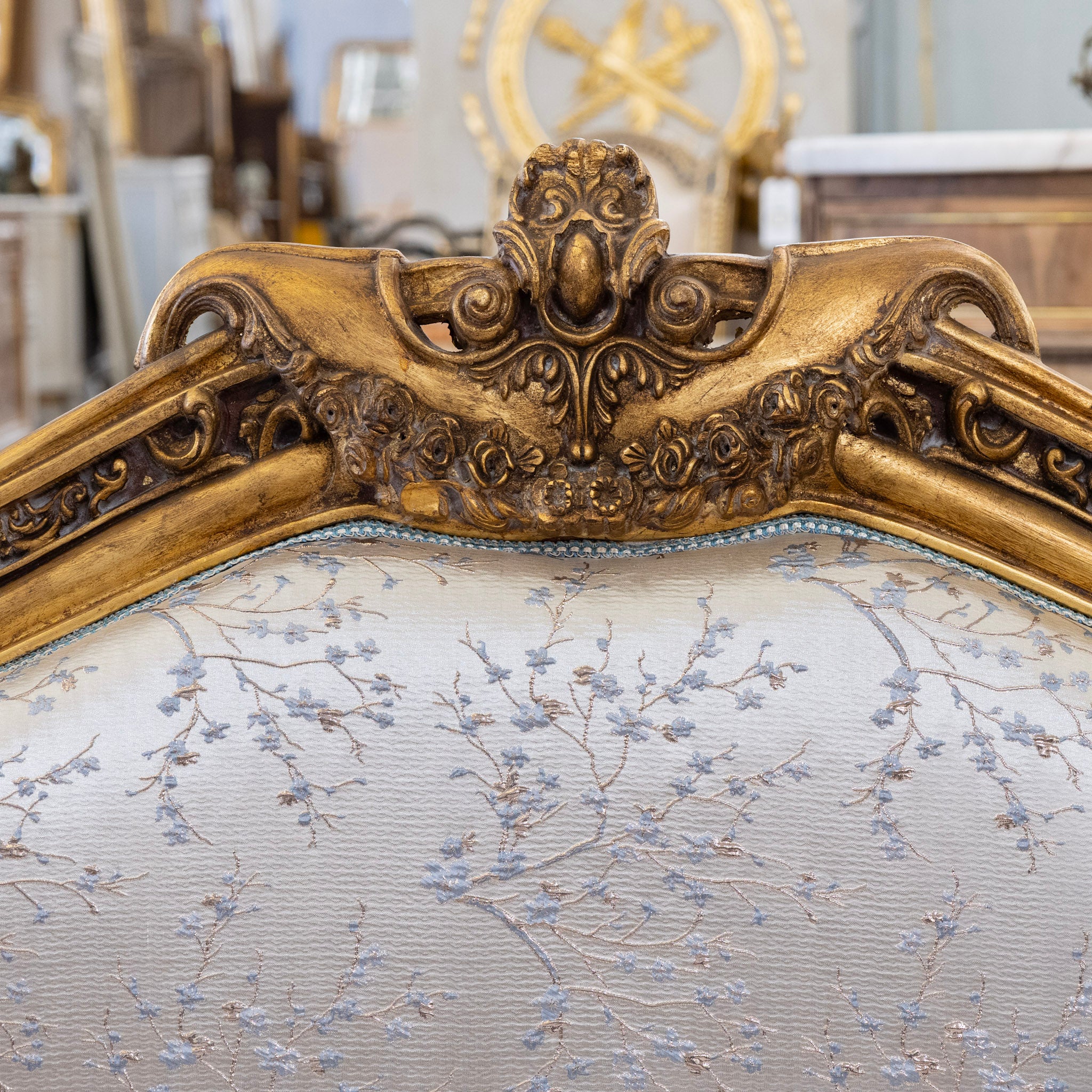 Italian Gilded Sofa – Carved Detailing & Pale Blue Silk-Weave Floral Upholstery - Image 7