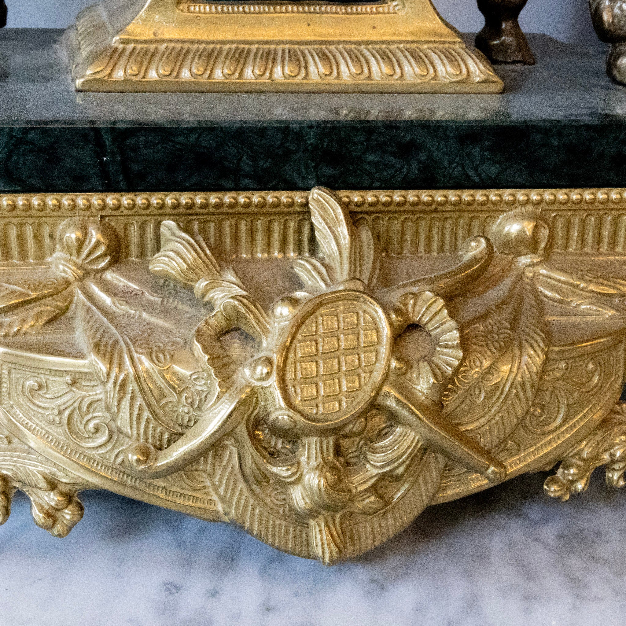 Italian 'Imperial' Clock and Lamp Set - Green Marble & Brass Cherubs - Image 16