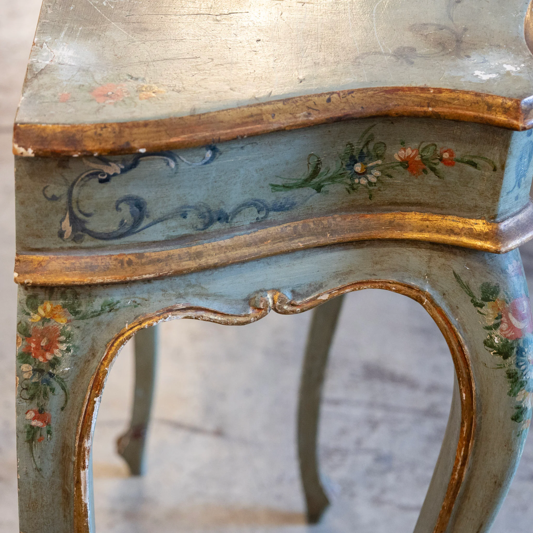Italian Painted Console Table – Green with Floral Motifs & Gilded Accents - Image 9