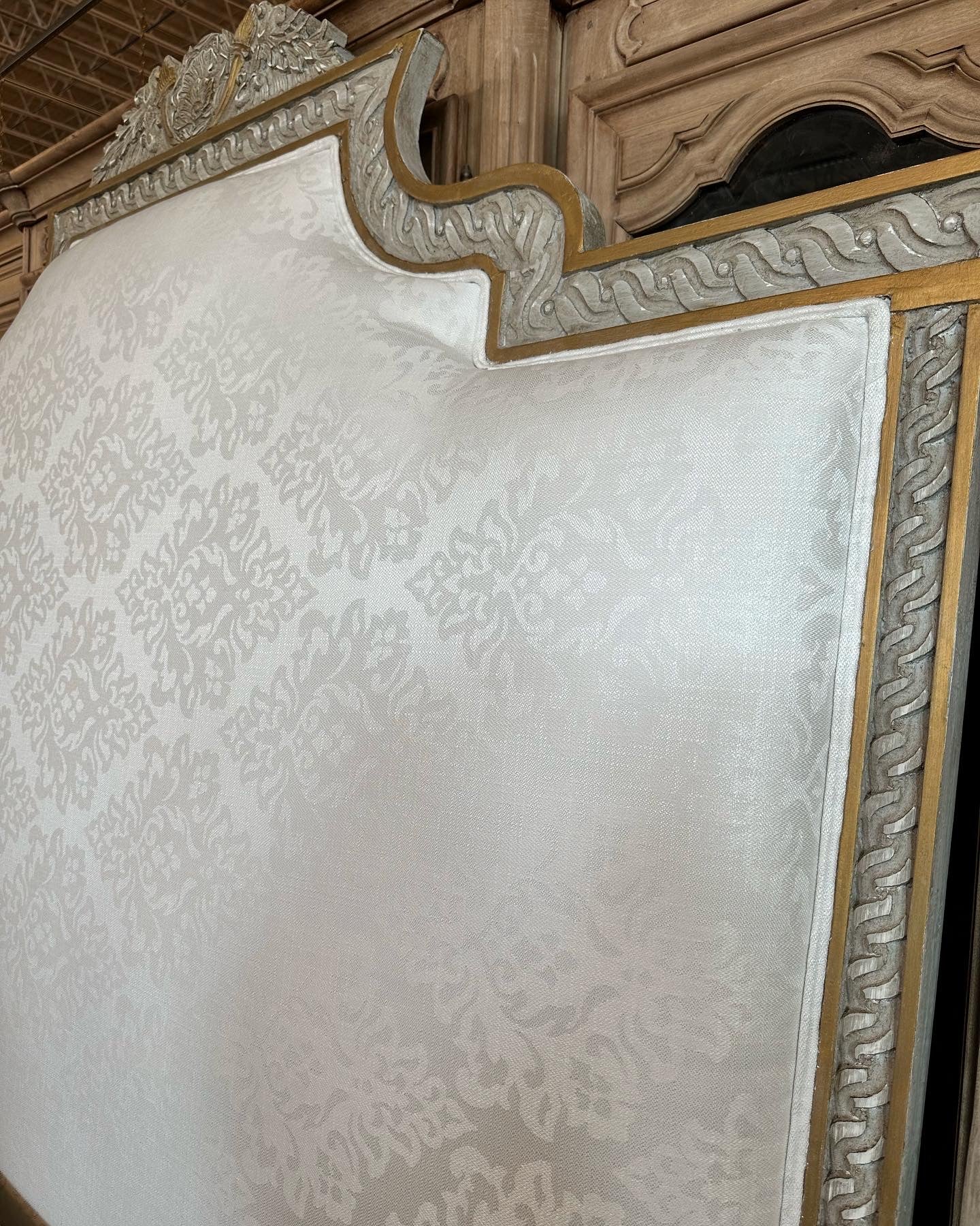 Louis XVI King Size Bed with White Damask Upholstery - Image 5
