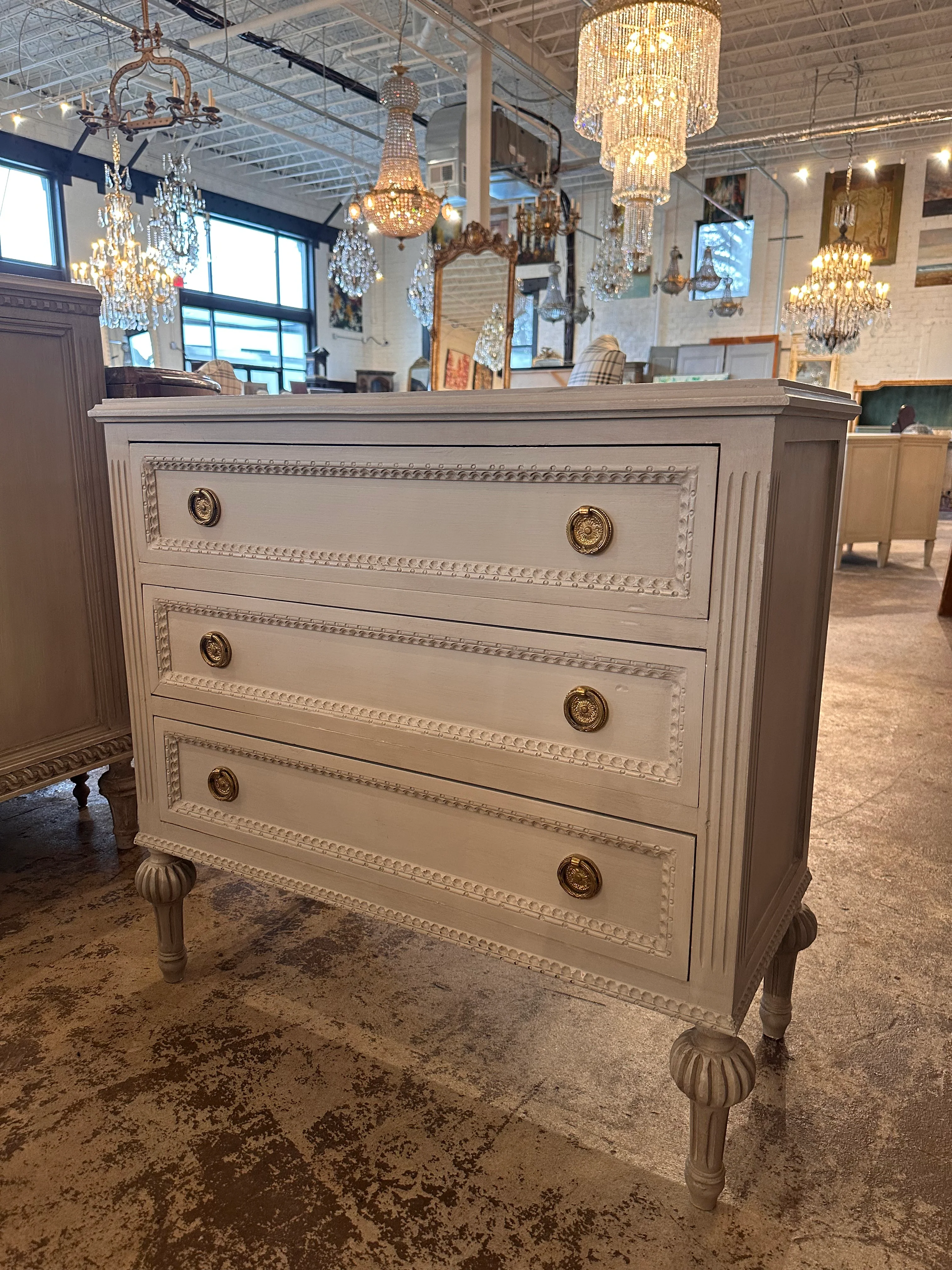 Light Gray Swedish Chest with Ballerina Legs - Image 2