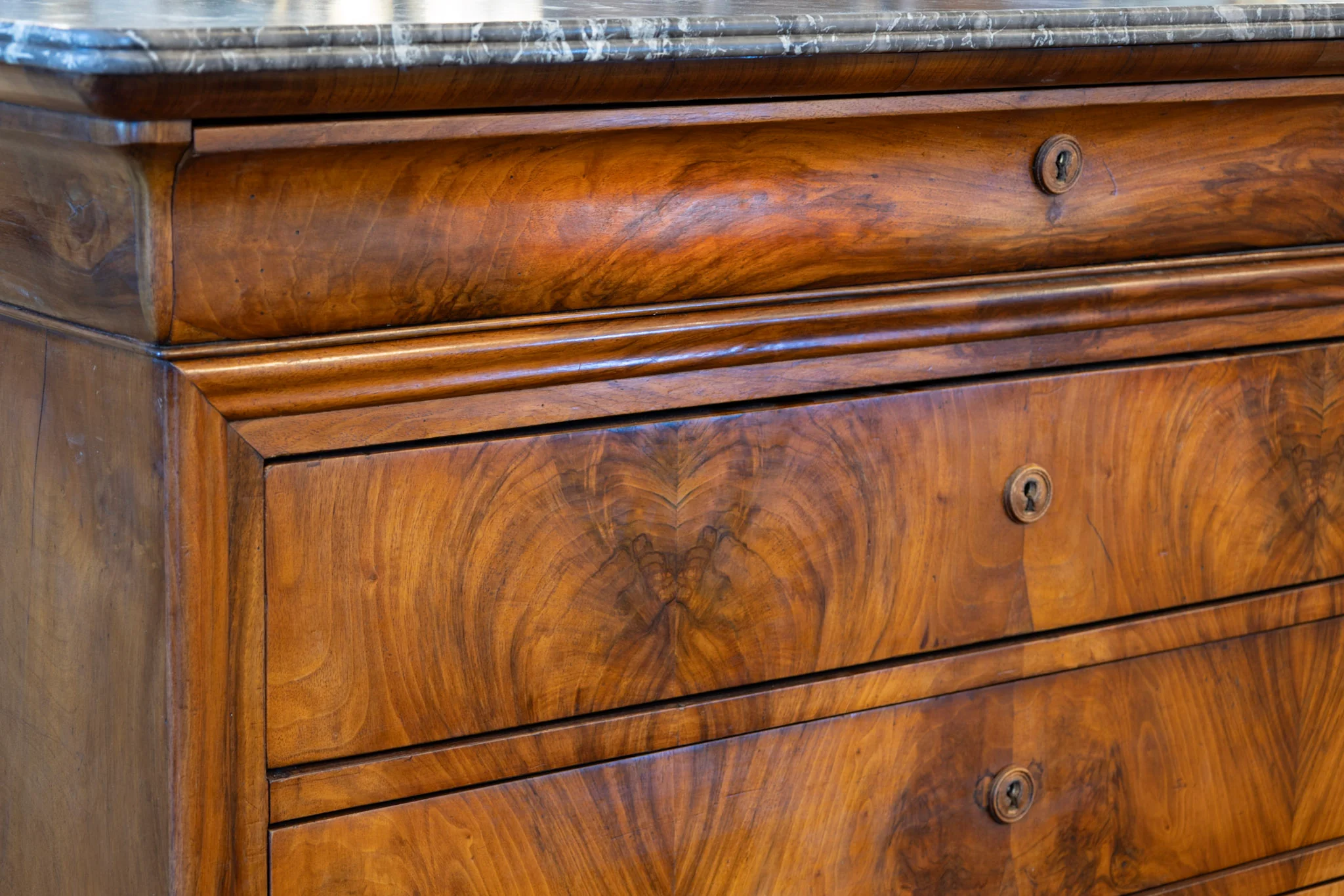 Louis Philippe Burl Wood Chest – Black Marble Top & Keyhole Detail - Image 6
