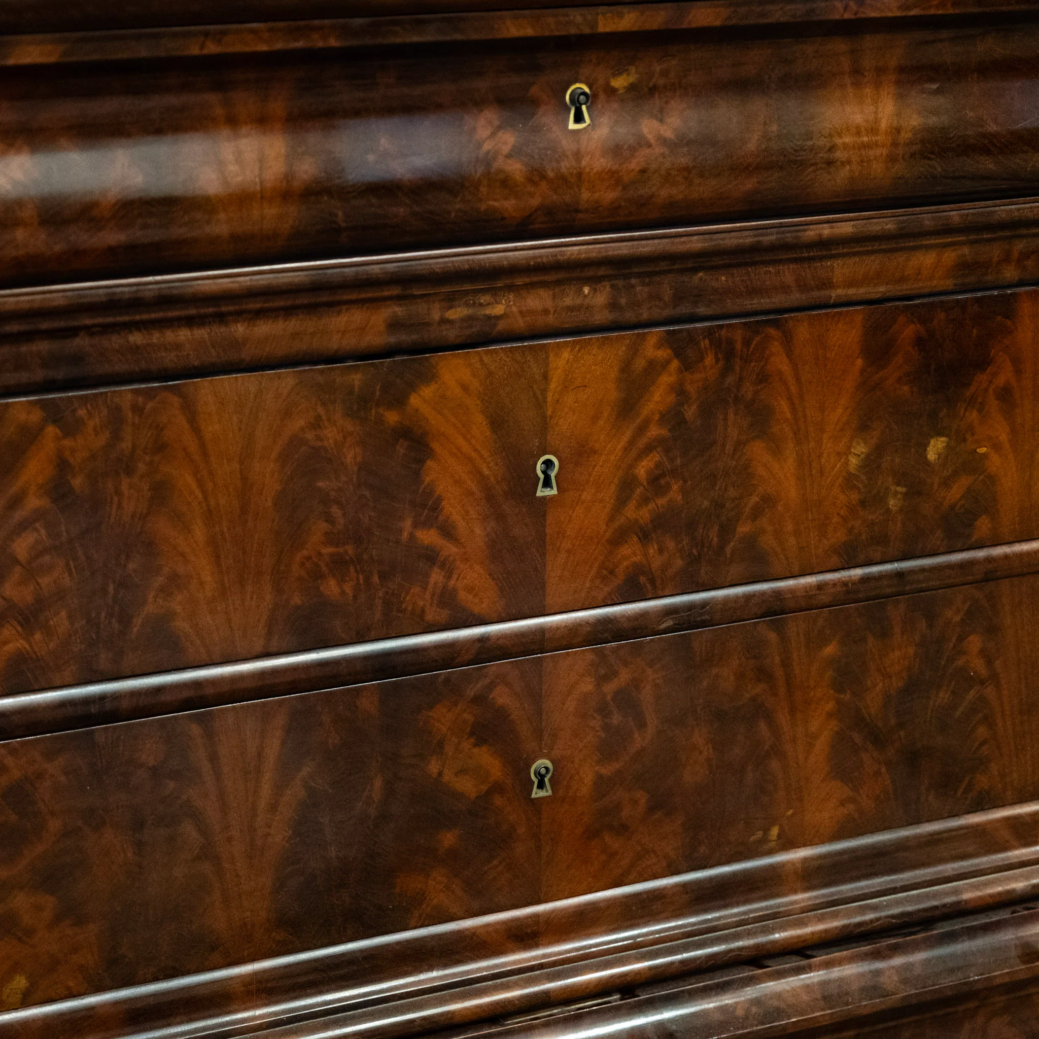 Louis Philippe Curved Burl Wood Chest – Black Marble Top - Image 6